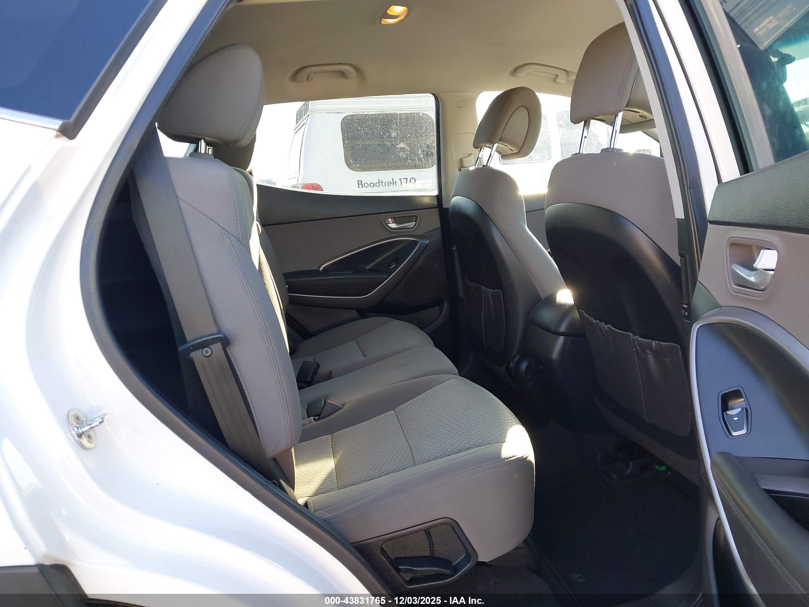 HYUNDAI SANTA image 8