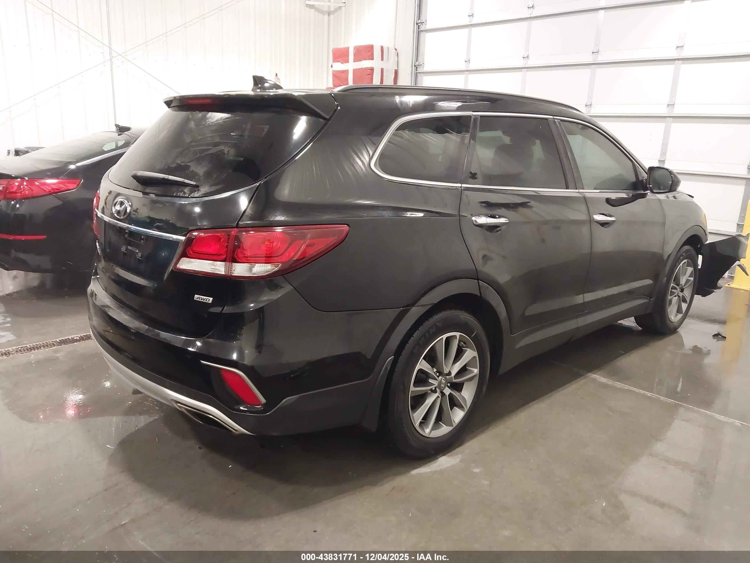 HYUNDAI SANTA image 4
