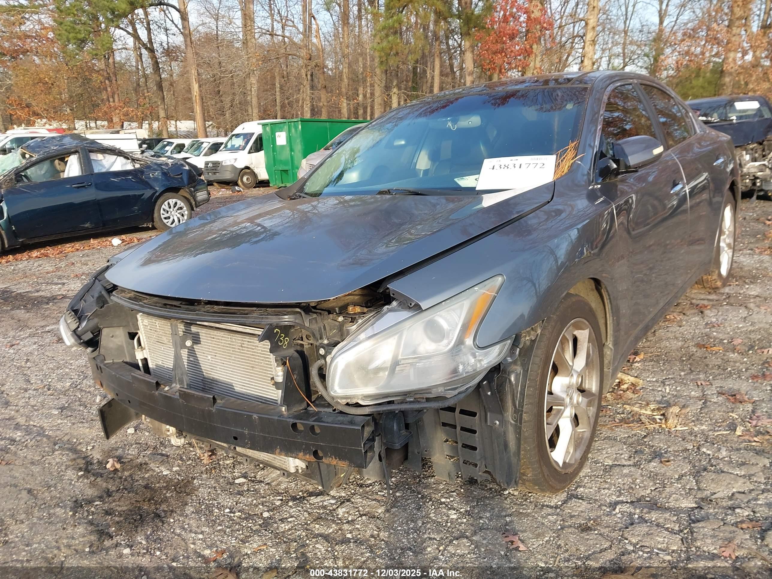 NISSAN MAXIMA image 6