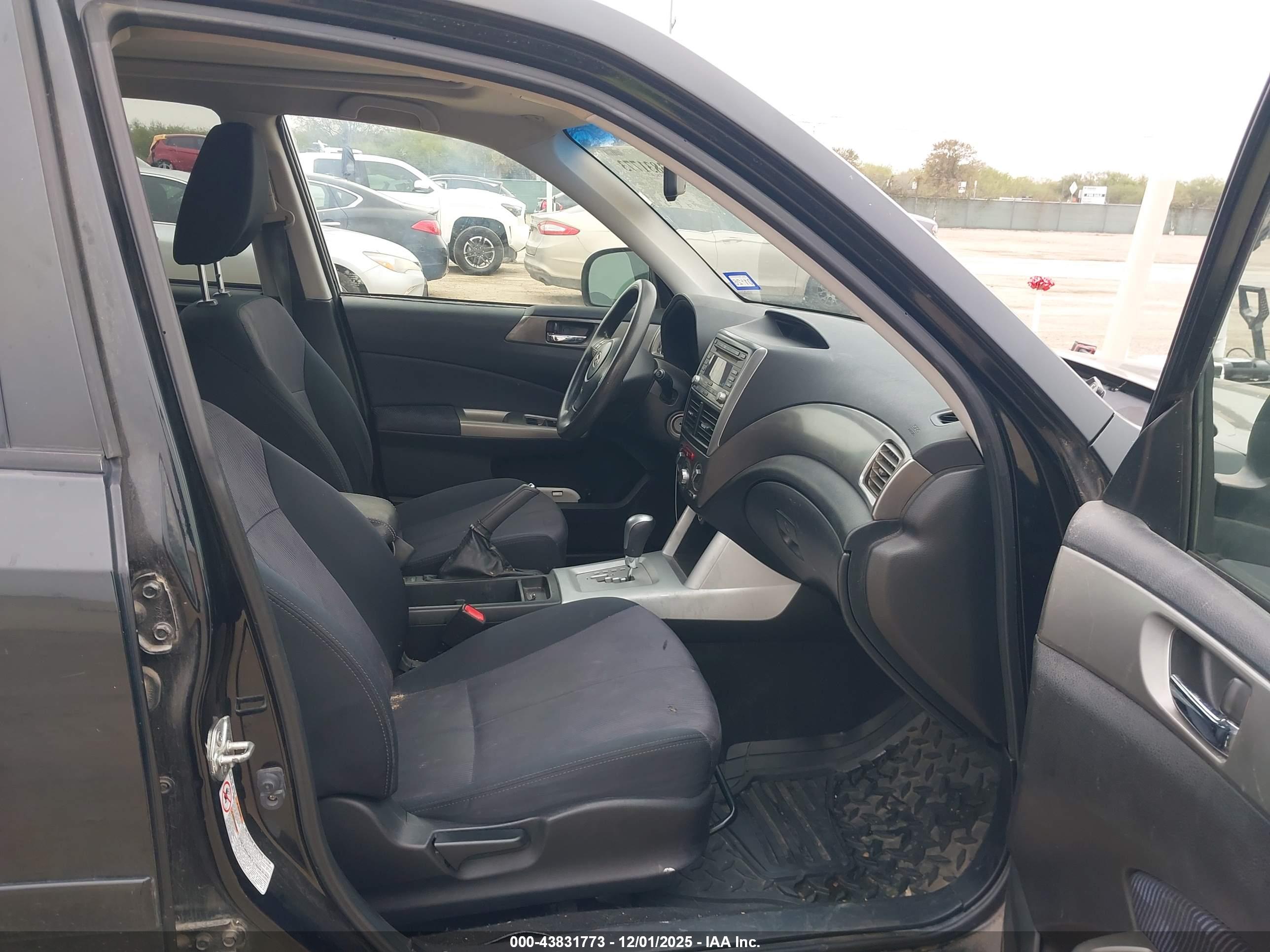 SUBARU FORESTER image 5