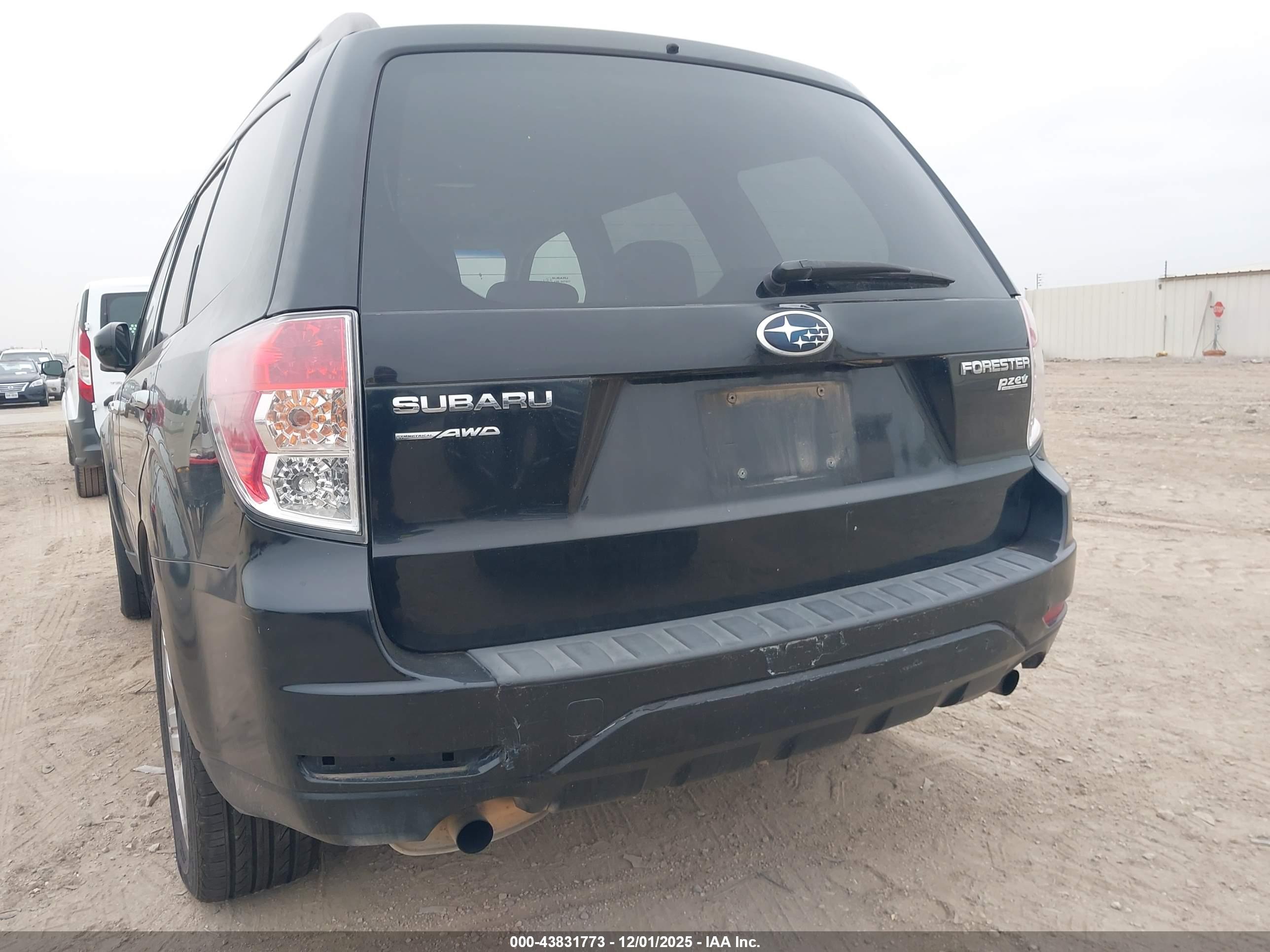 SUBARU FORESTER image 6