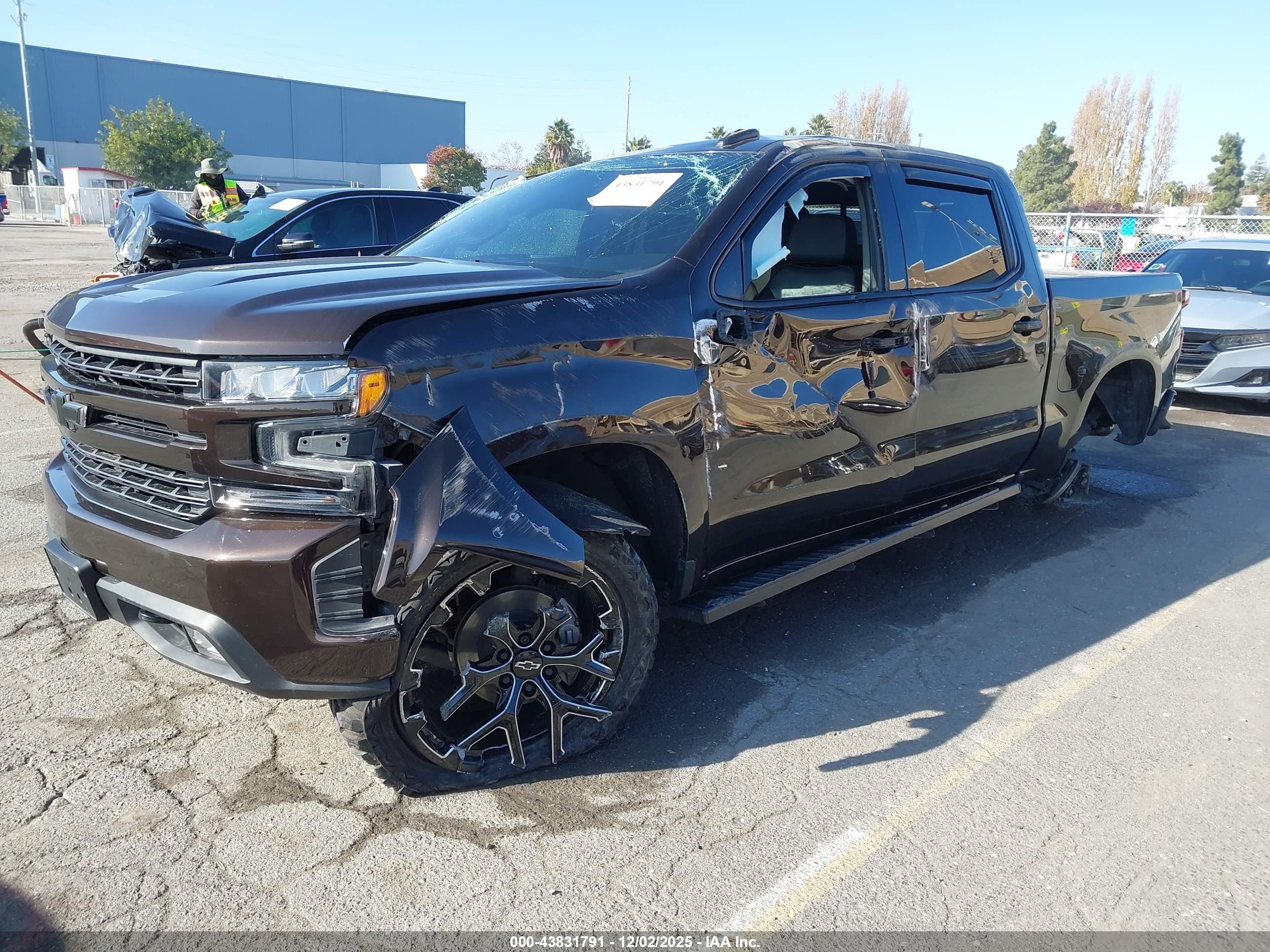 CHEVROLET SILVERADO image 2