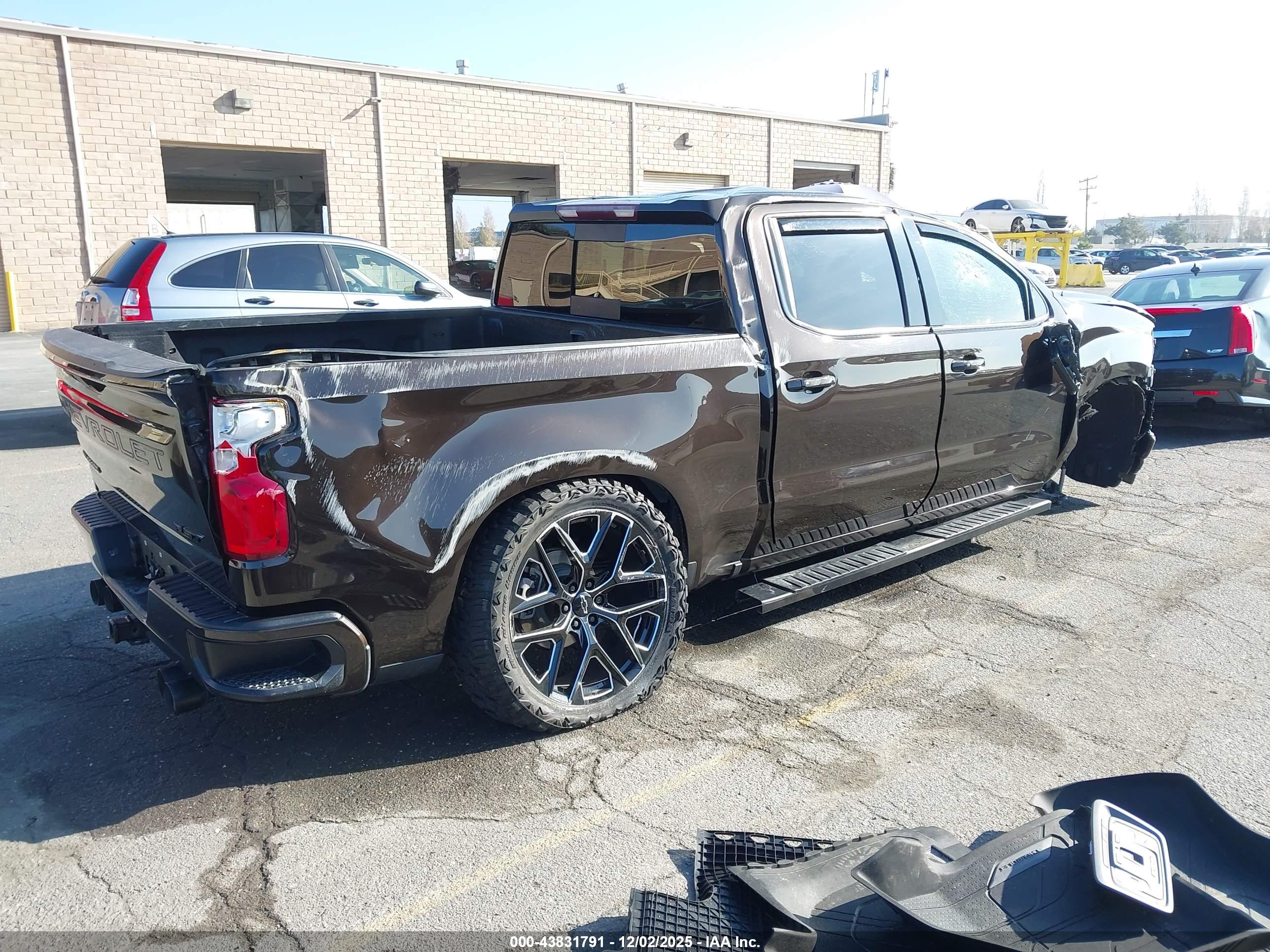 CHEVROLET SILVERADO image 4