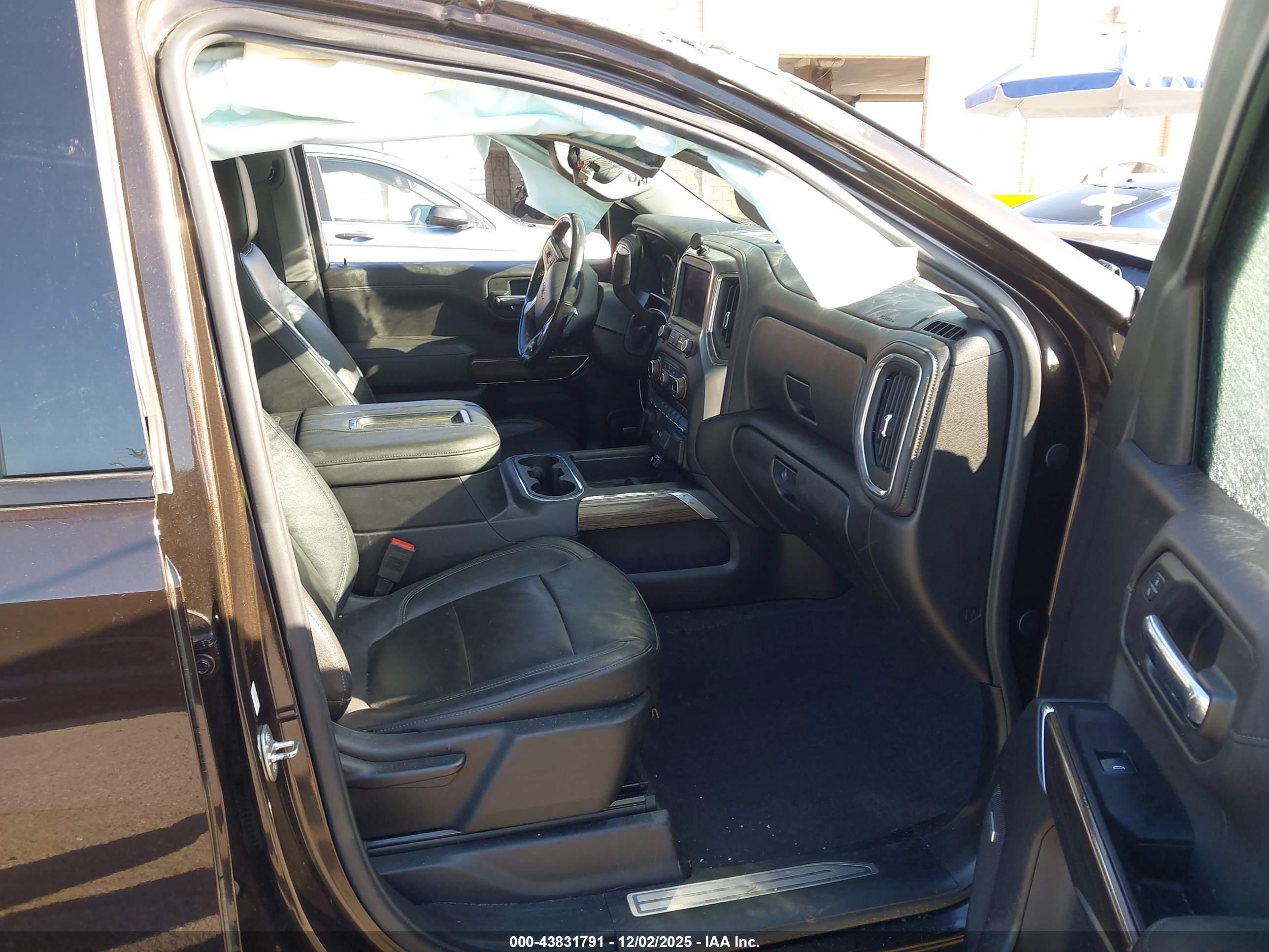 CHEVROLET SILVERADO image 5