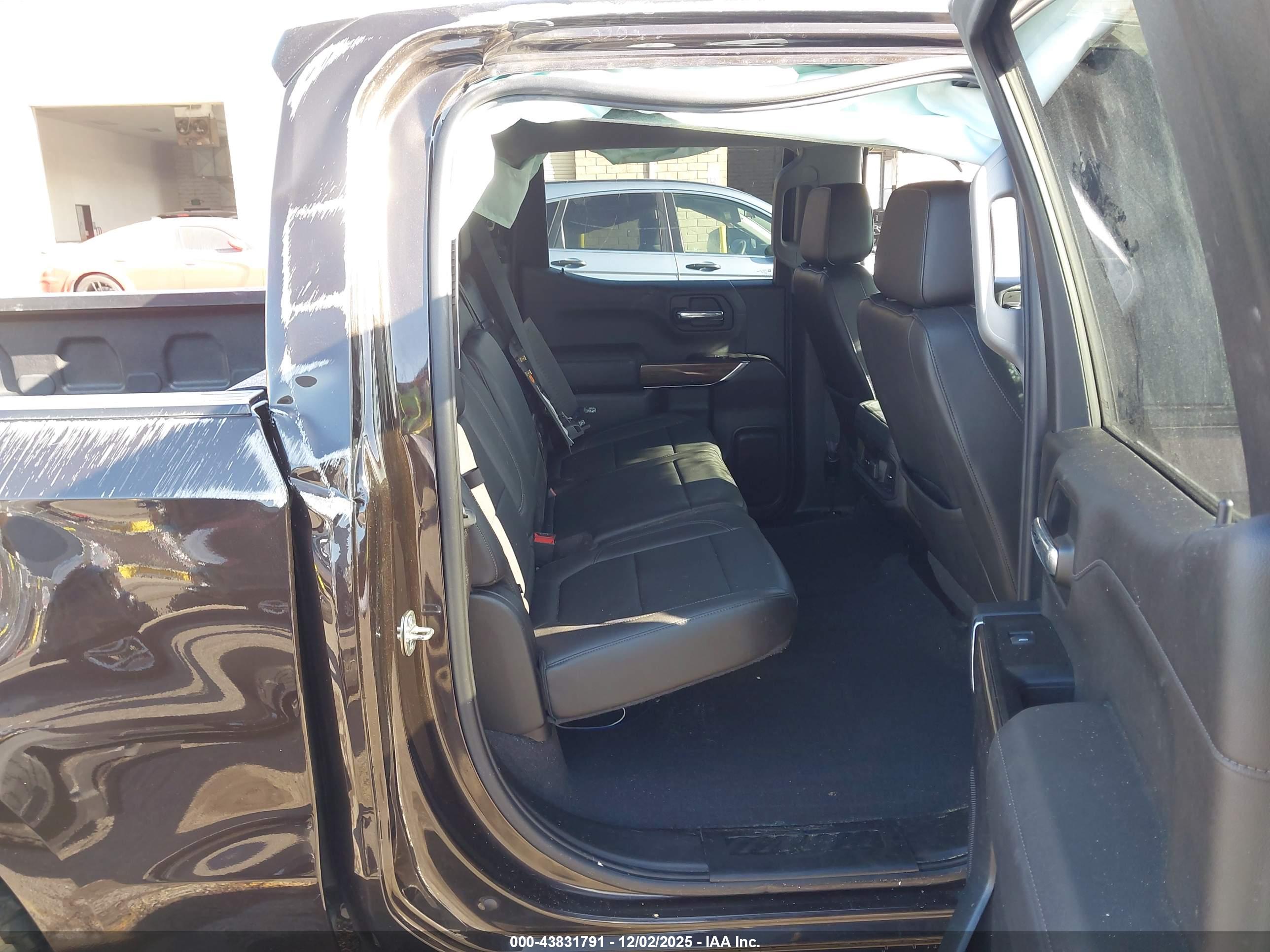 CHEVROLET SILVERADO image 8