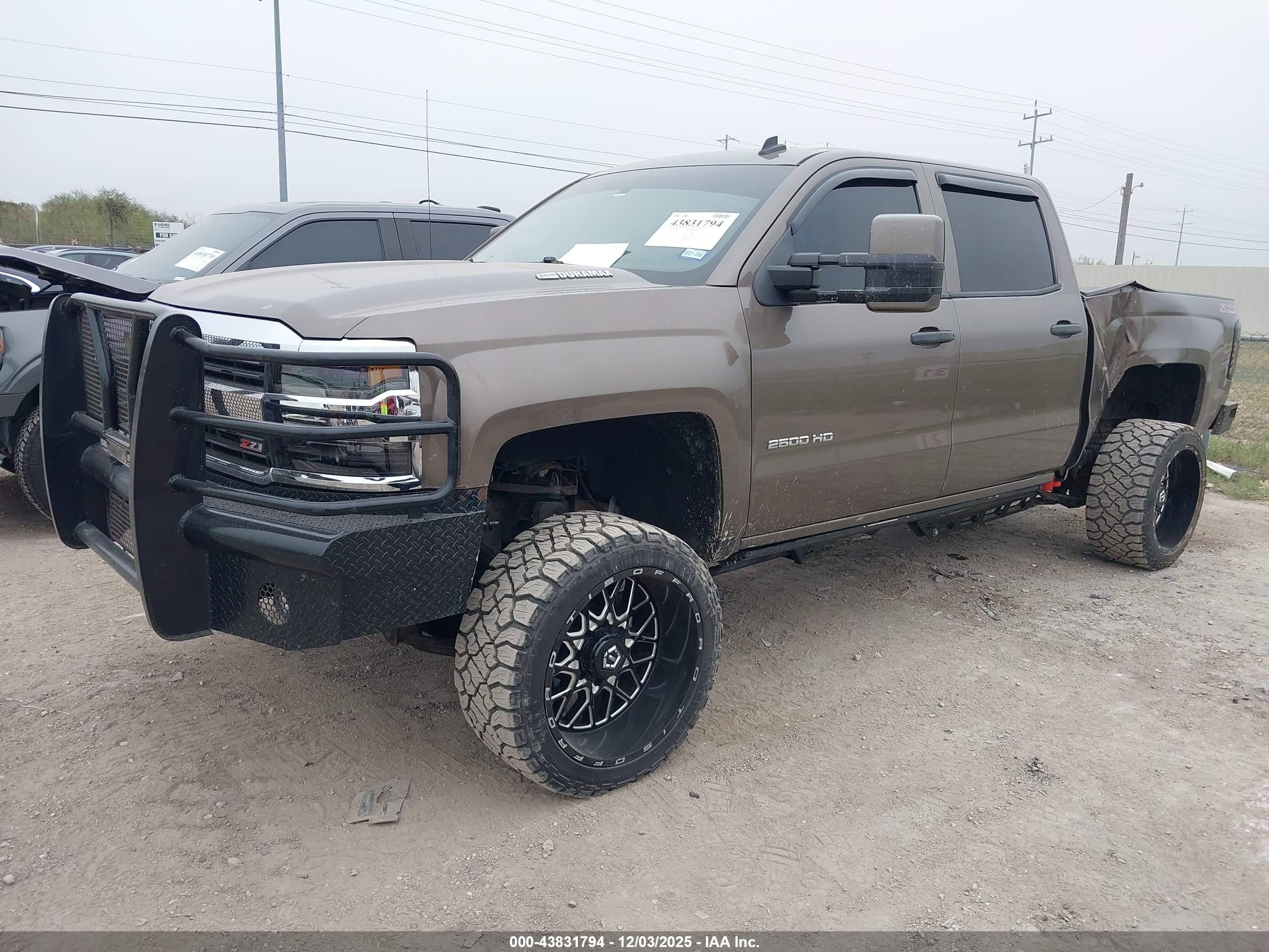 CHEVROLET SILVERADO image 2