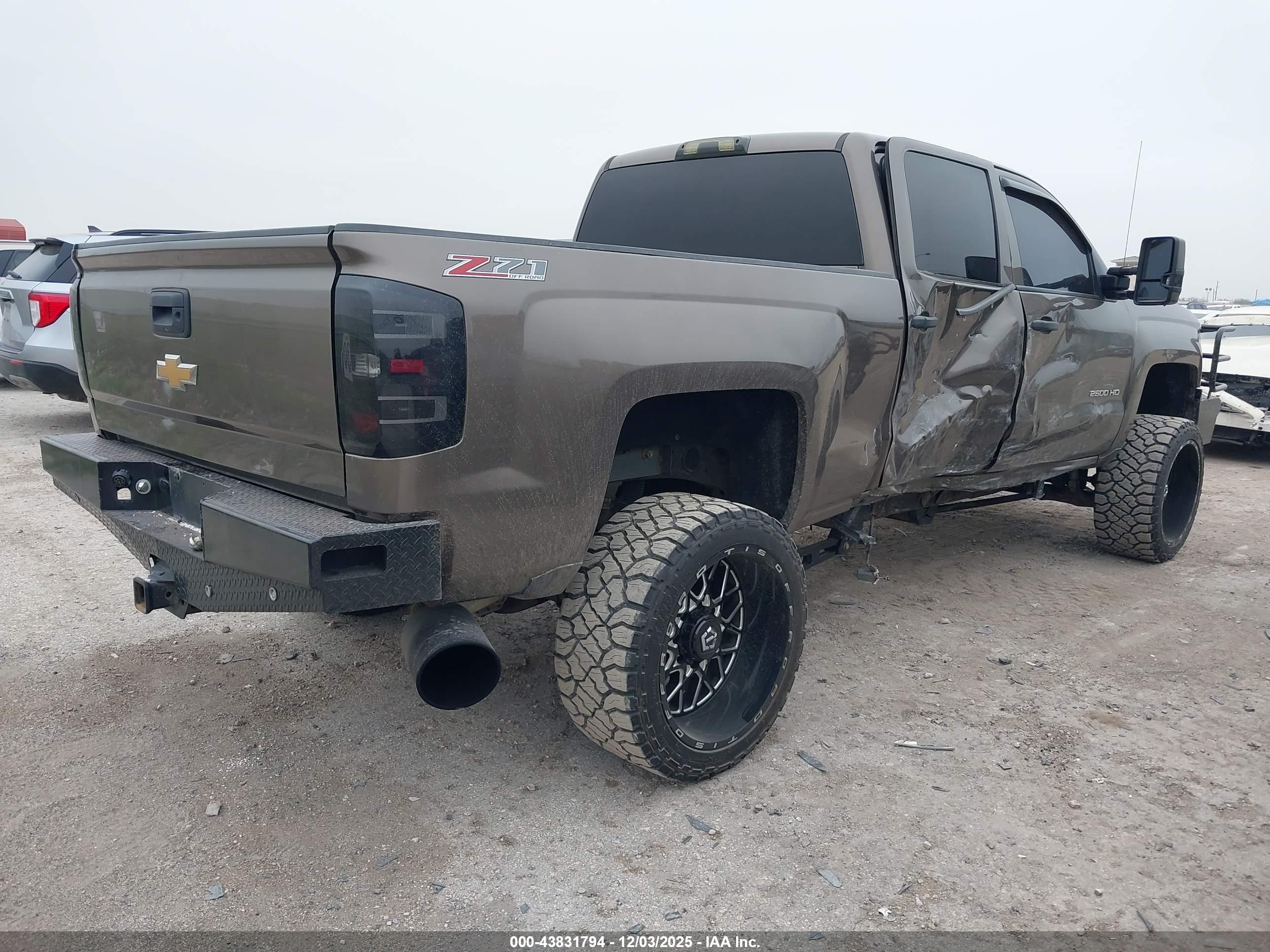 CHEVROLET SILVERADO image 4