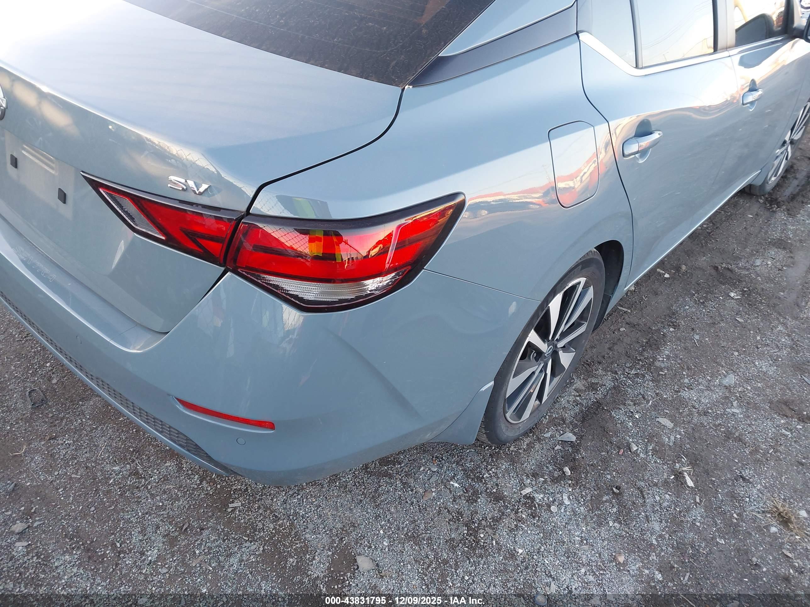 NISSAN SENTRA image 4