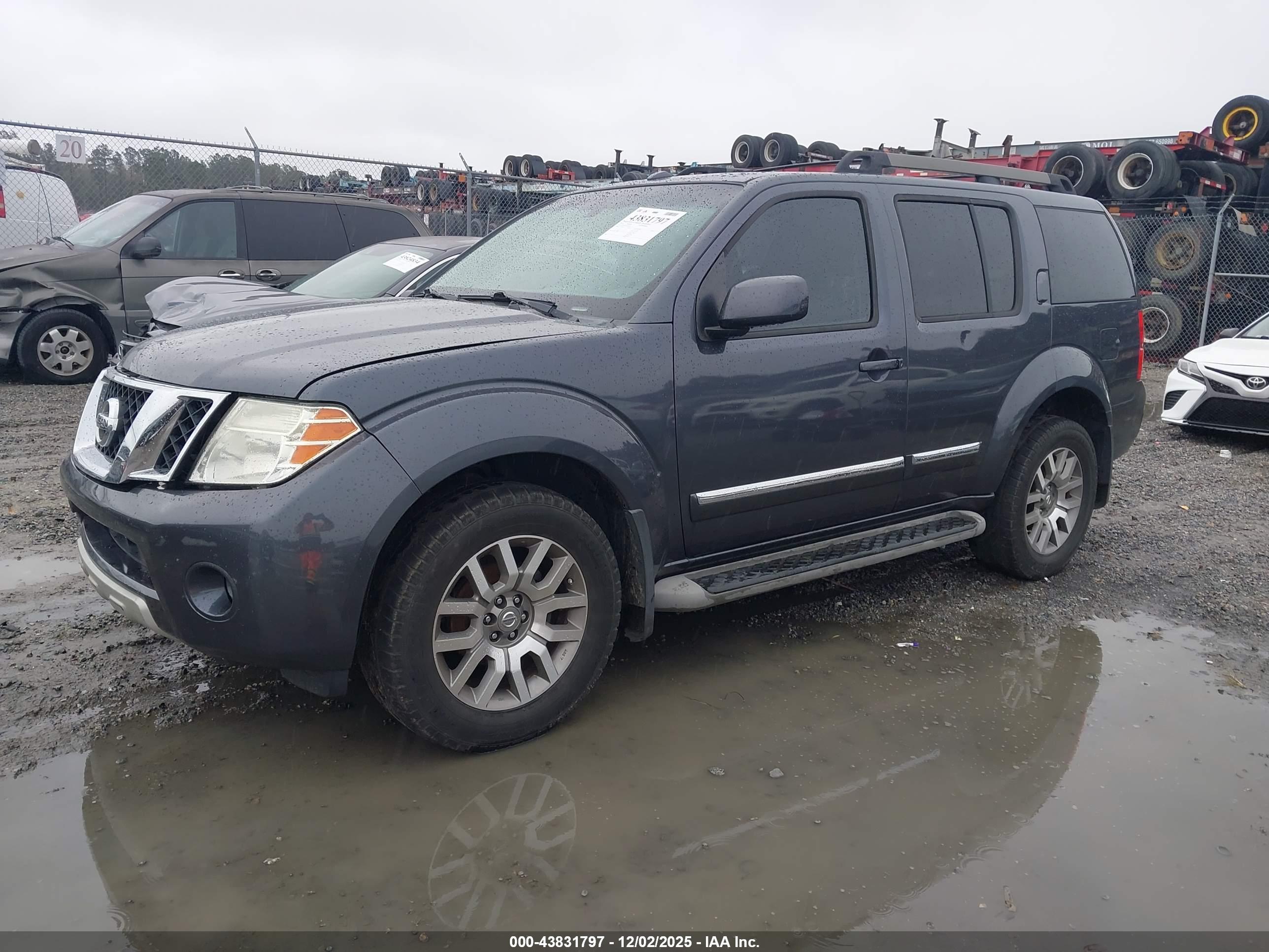 NISSAN PATHFINDER image 2