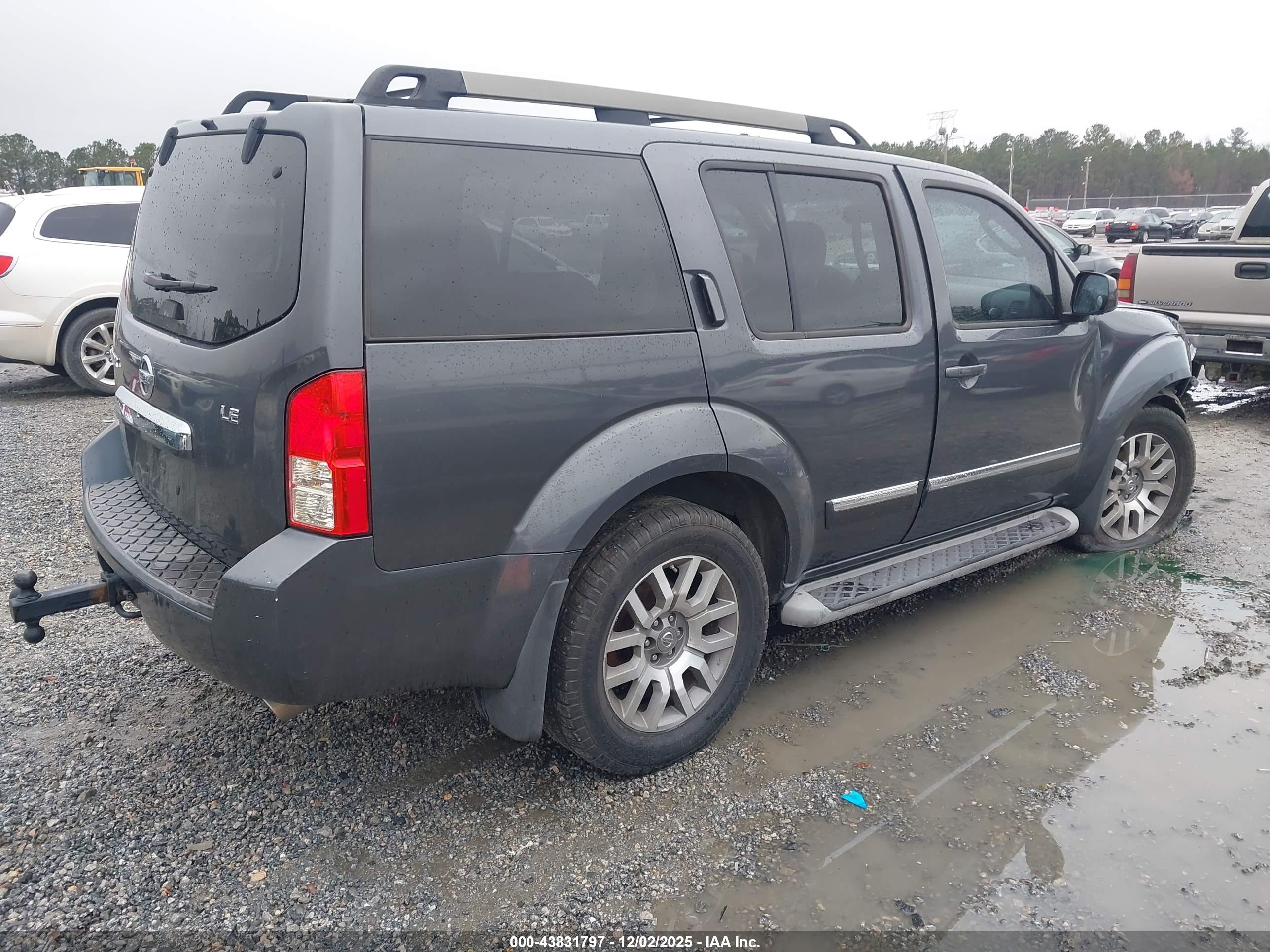 NISSAN PATHFINDER image 4