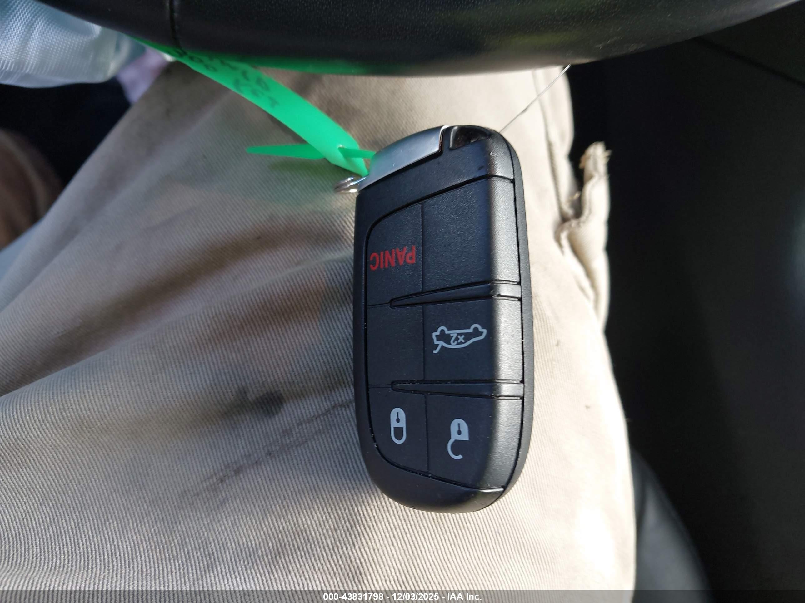 CHRYSLER 300 image 11