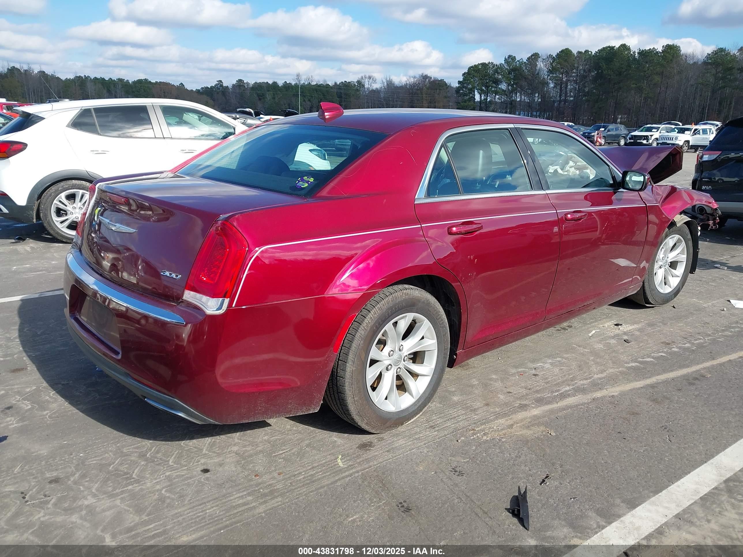 CHRYSLER 300 image 4
