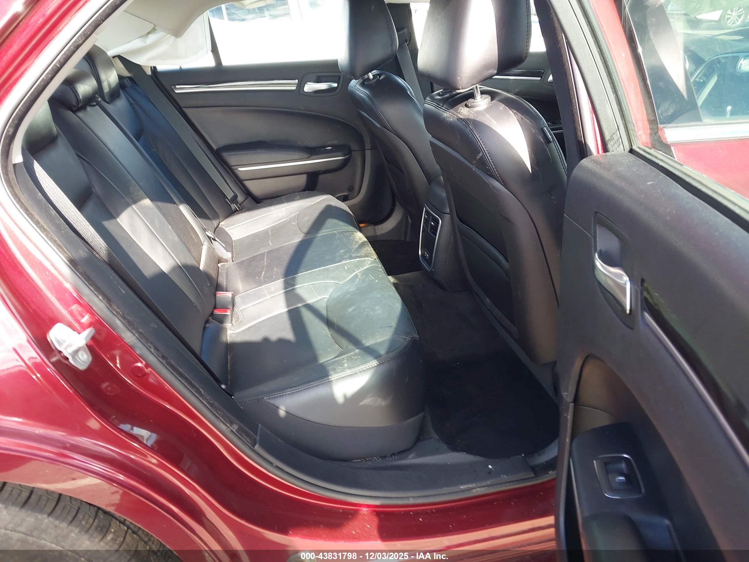 CHRYSLER 300 image 8