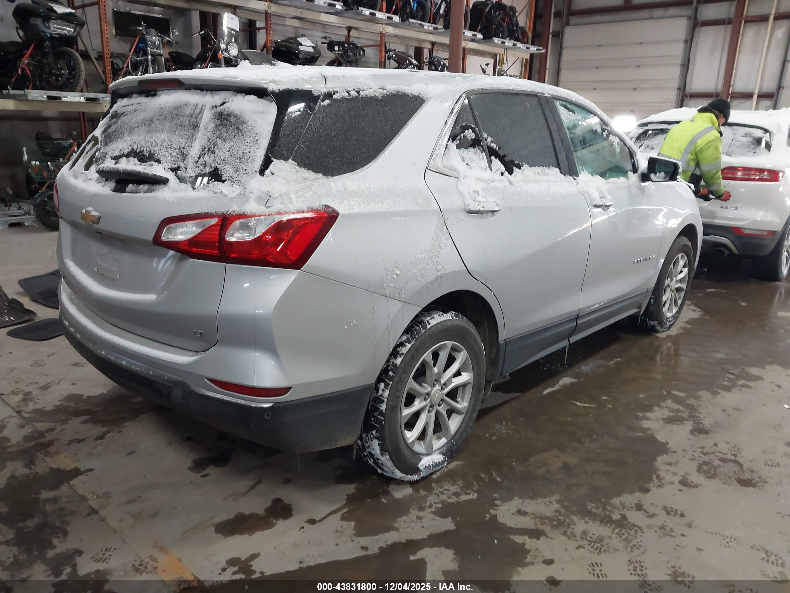 CHEVROLET EQUINOX image 4