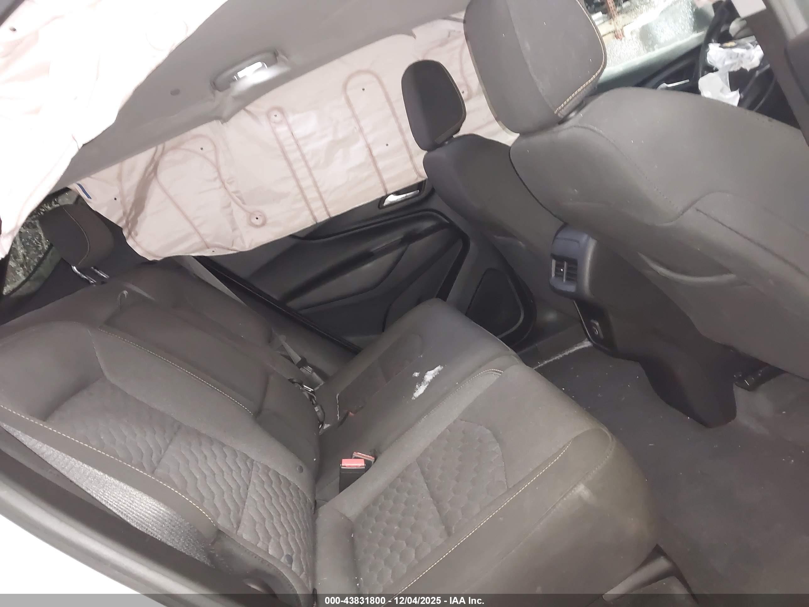 CHEVROLET EQUINOX image 8