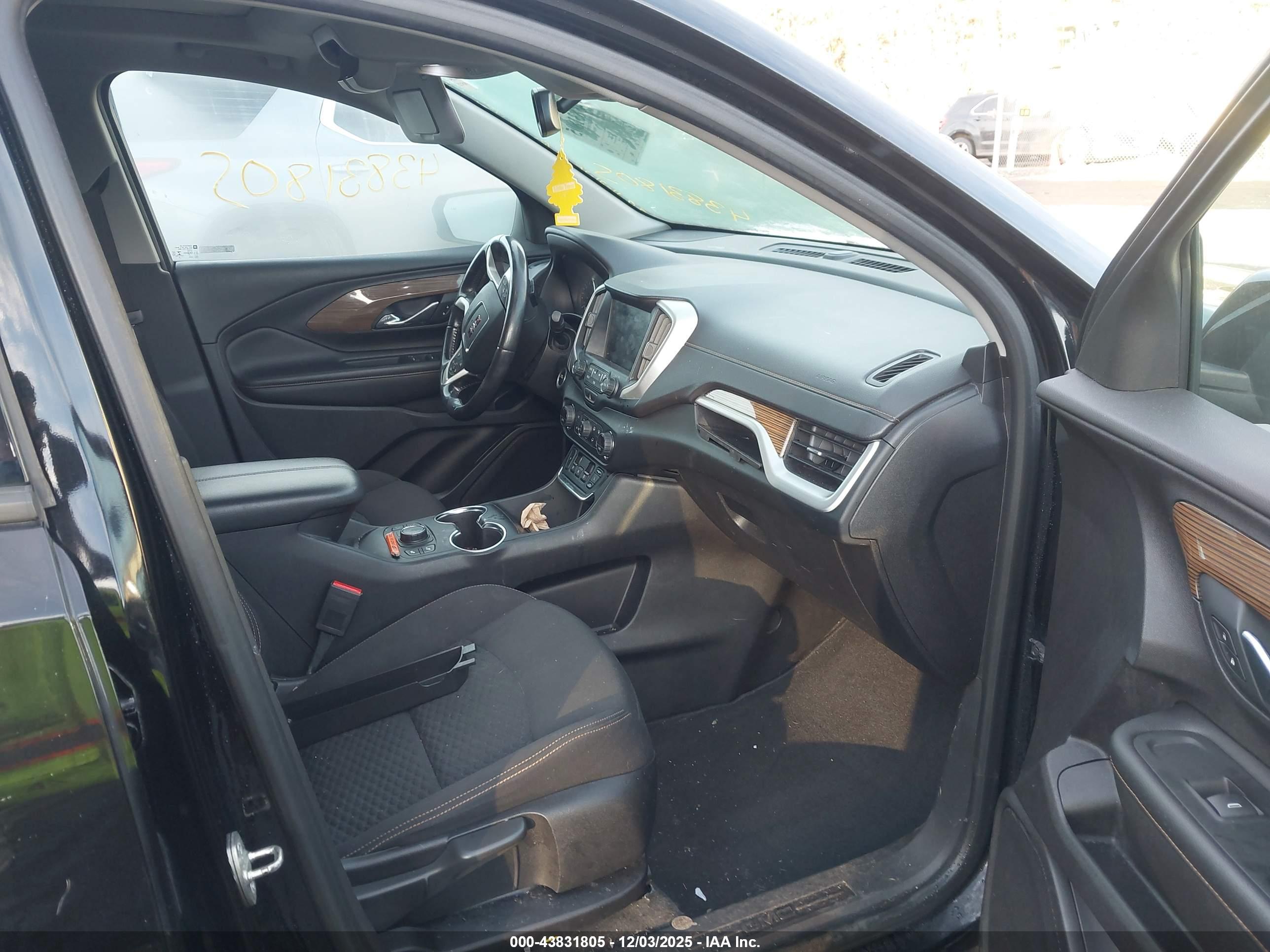GMC TERRAIN image 5