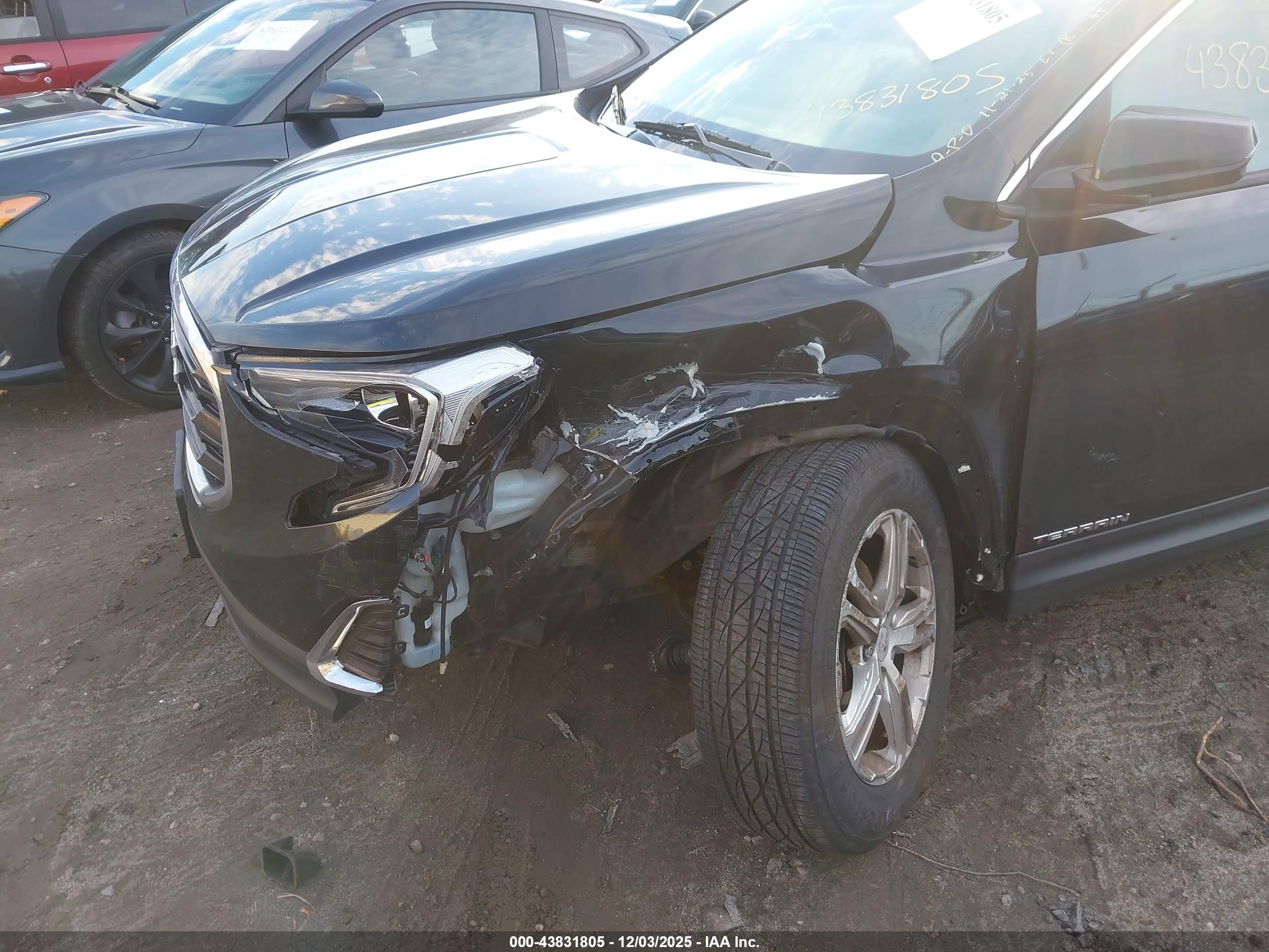 GMC TERRAIN image 6