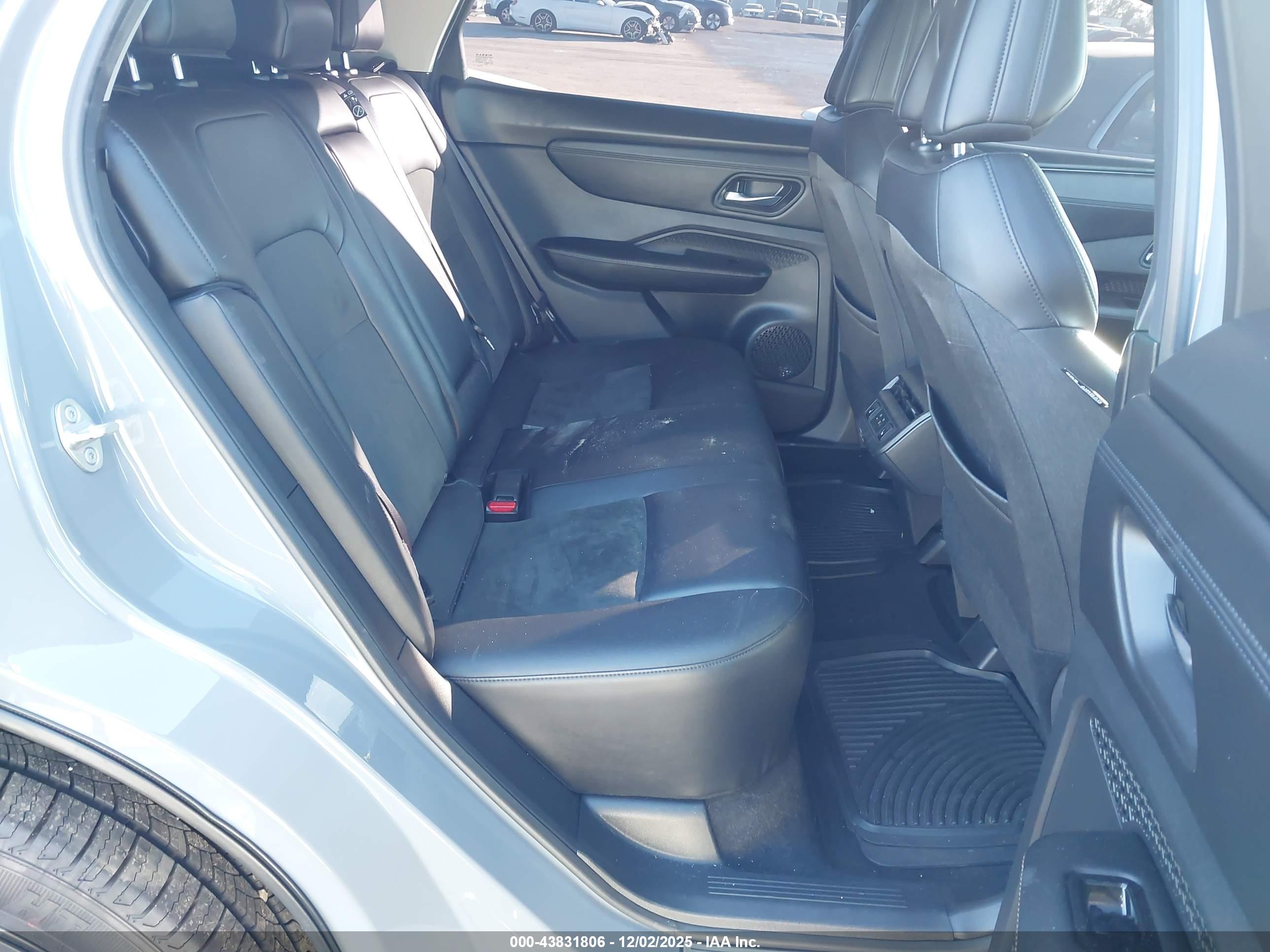 NISSAN ARIYA image 8