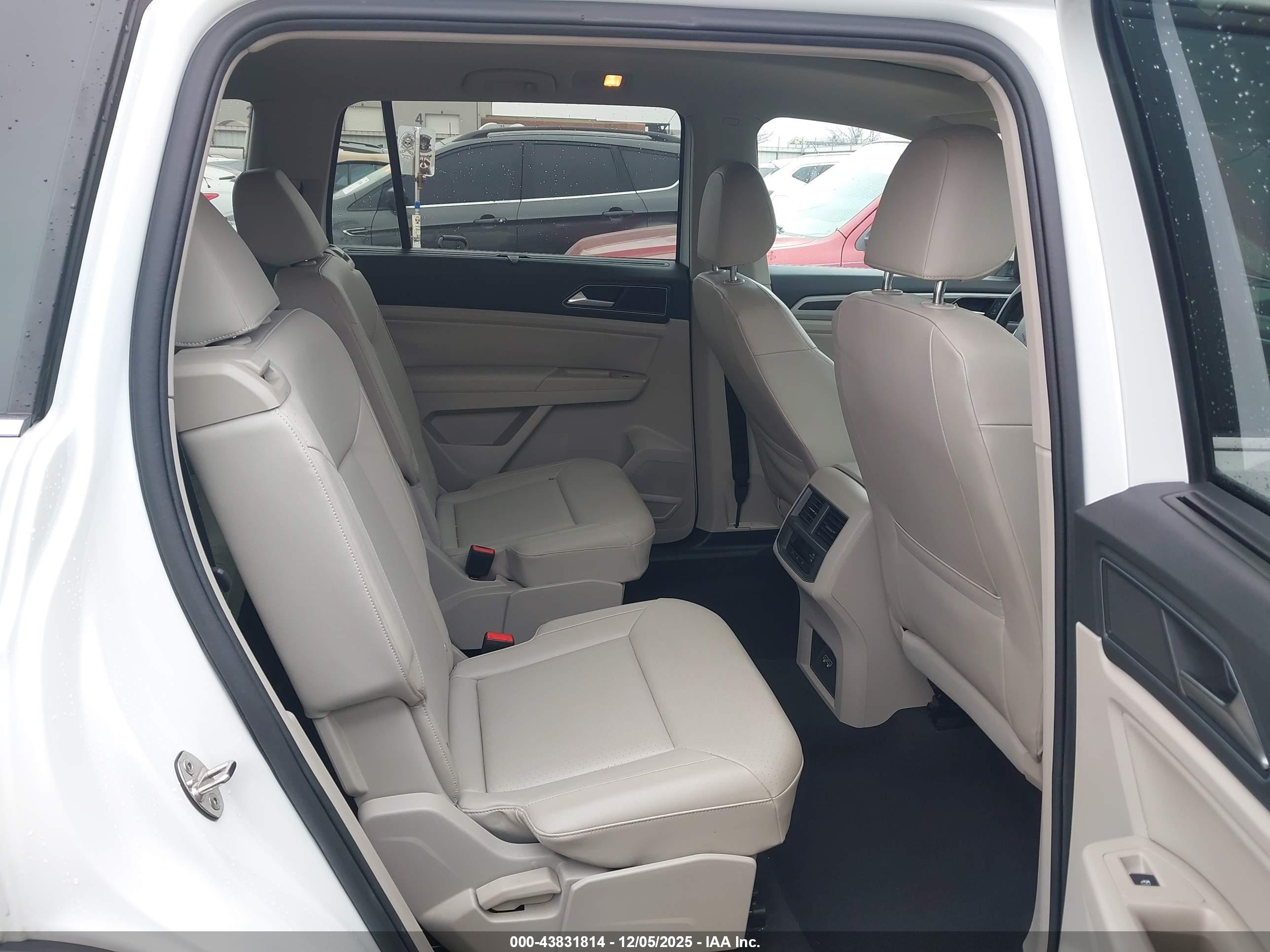 VOLKSWAGEN ATLAS image 8