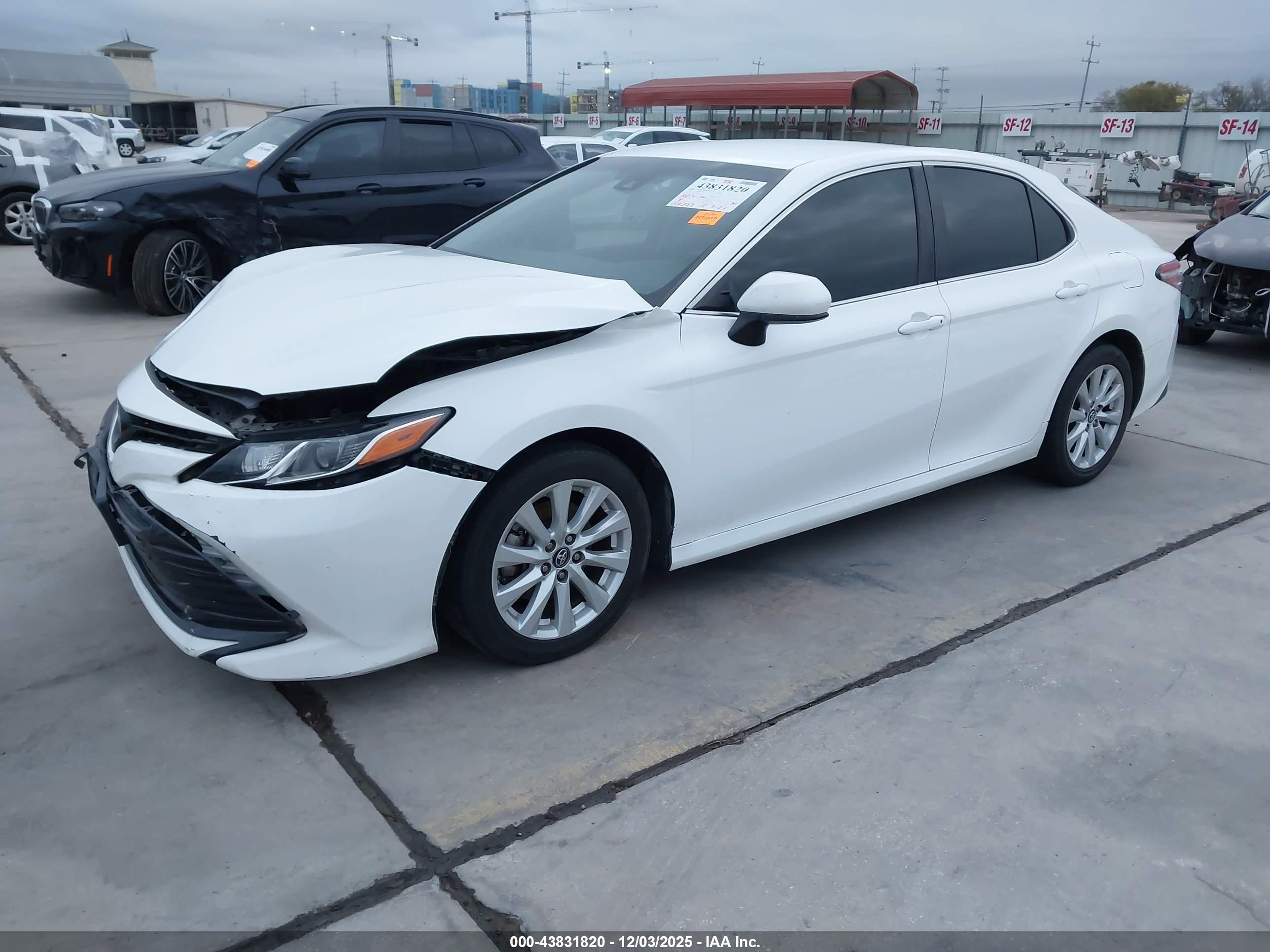TOYOTA CAMRY image 2