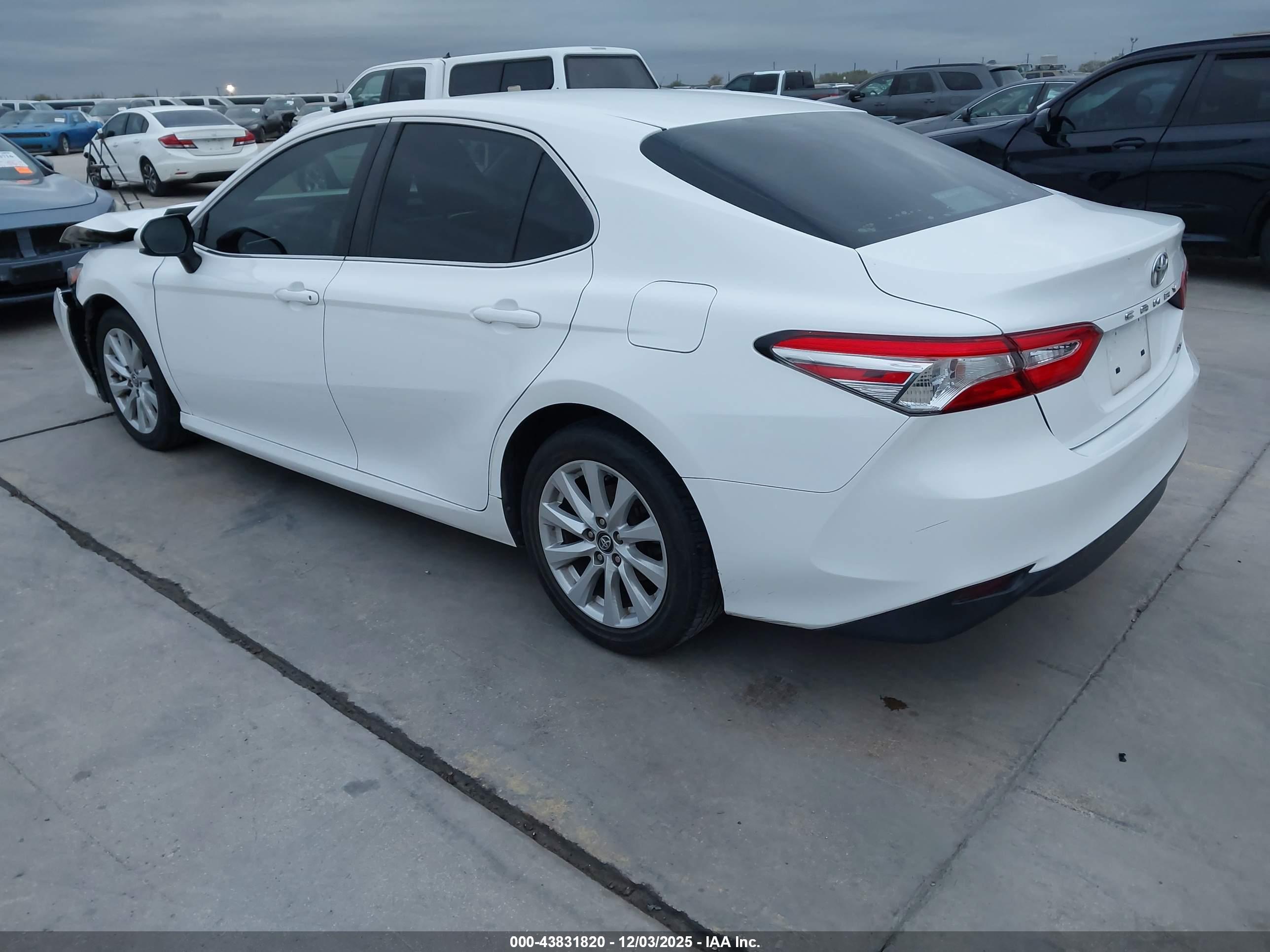 TOYOTA CAMRY image 3