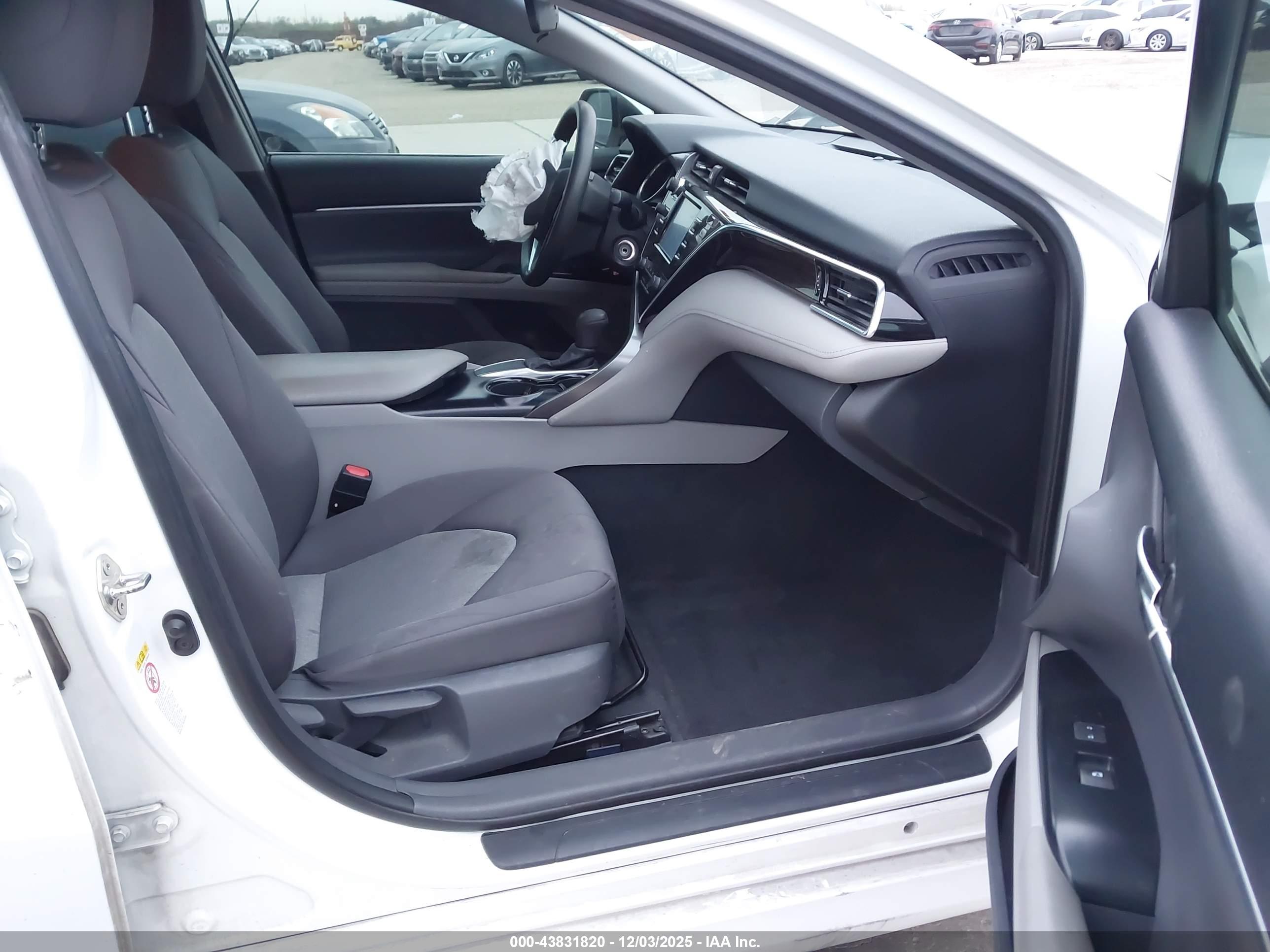 TOYOTA CAMRY image 5