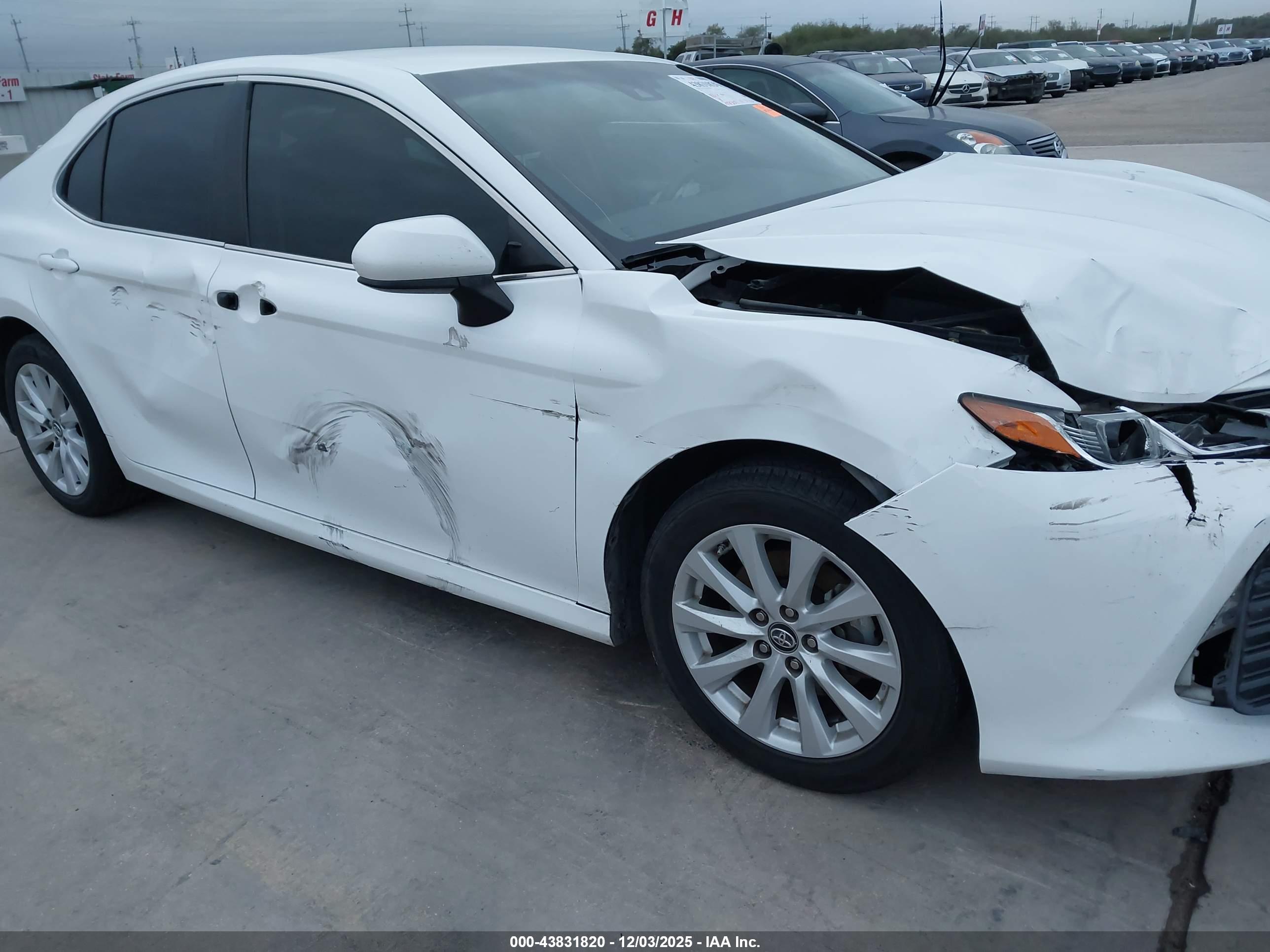 TOYOTA CAMRY image 6