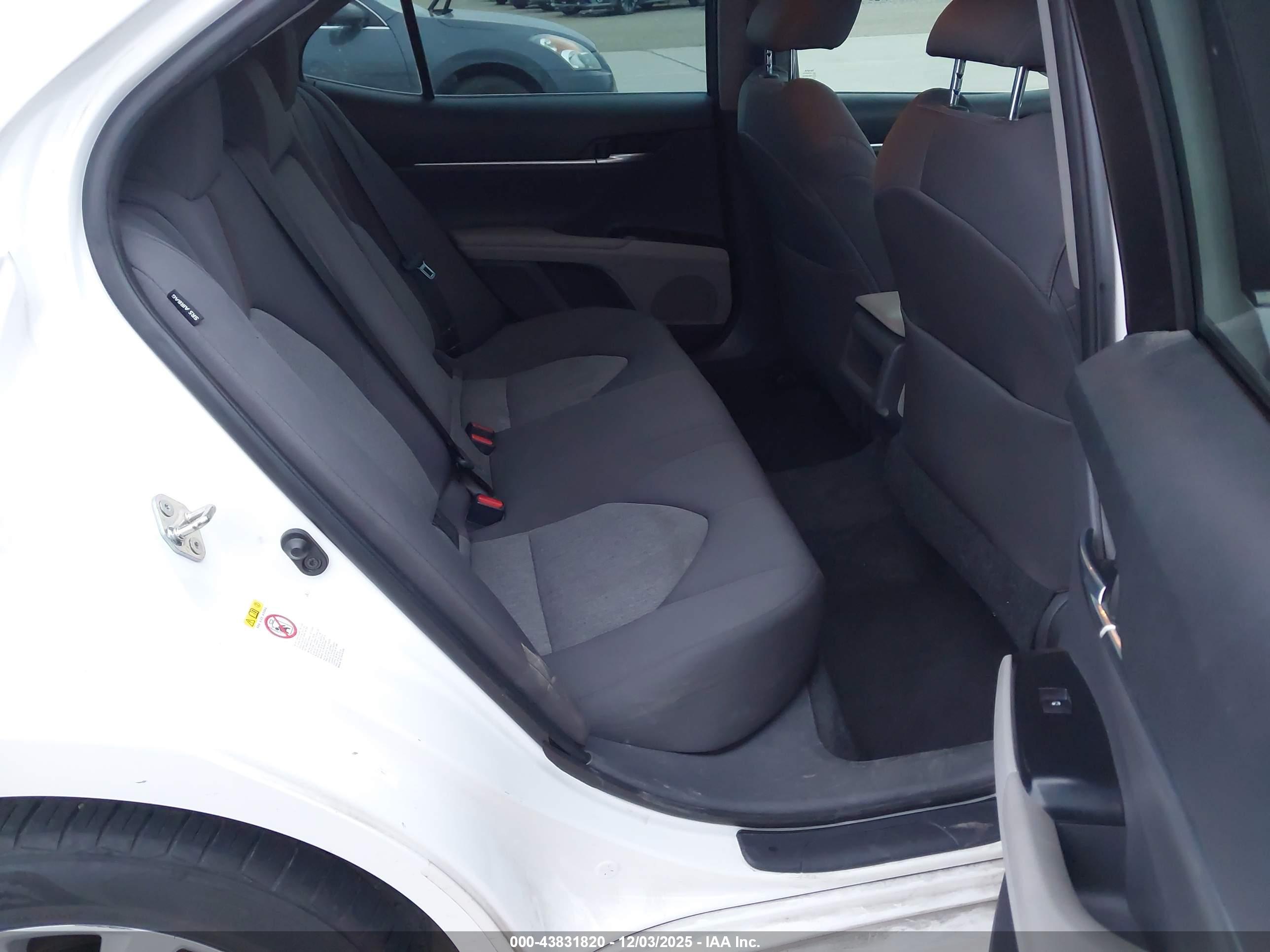 TOYOTA CAMRY image 8