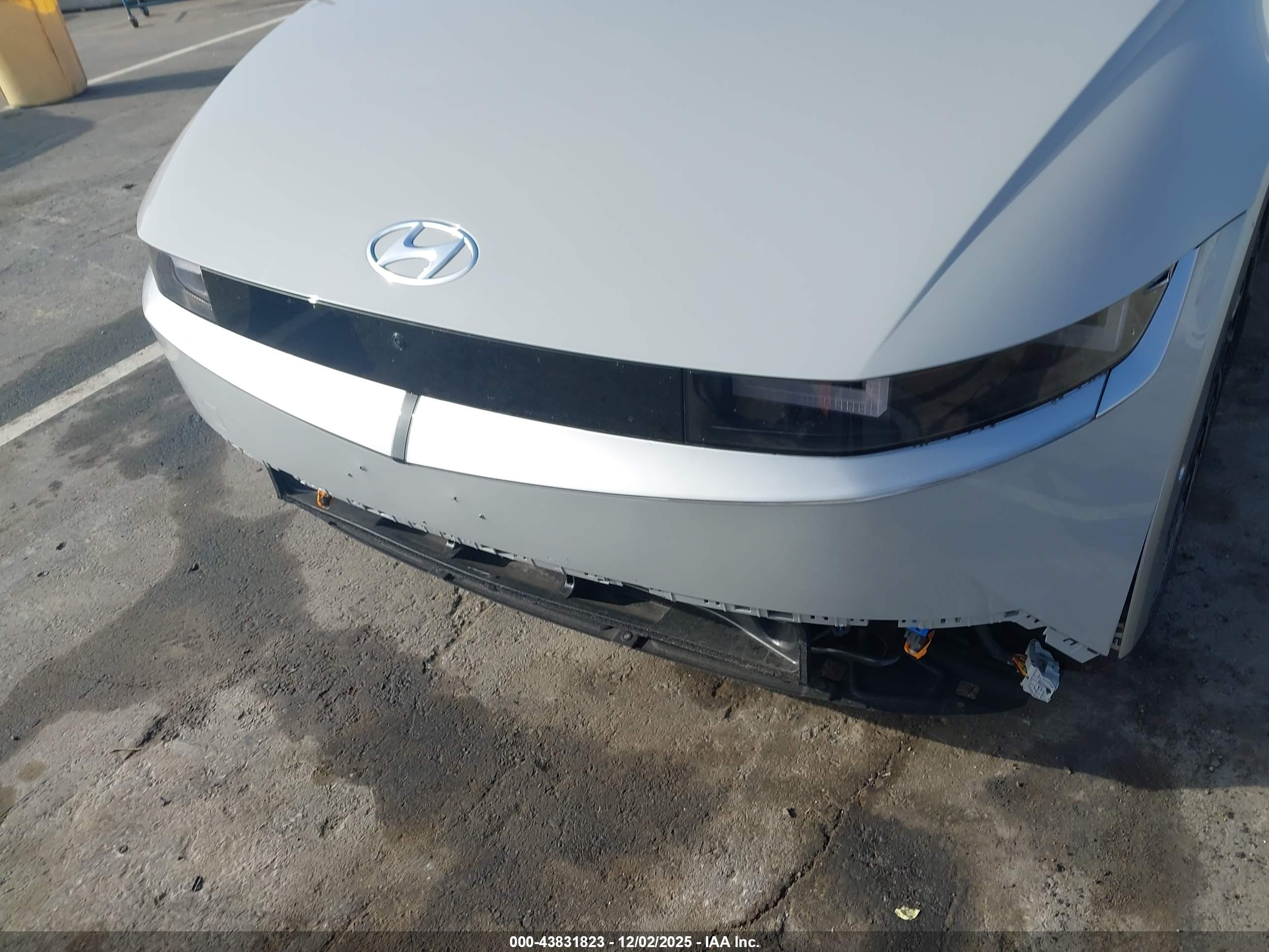 HYUNDAI IONIQ image 6