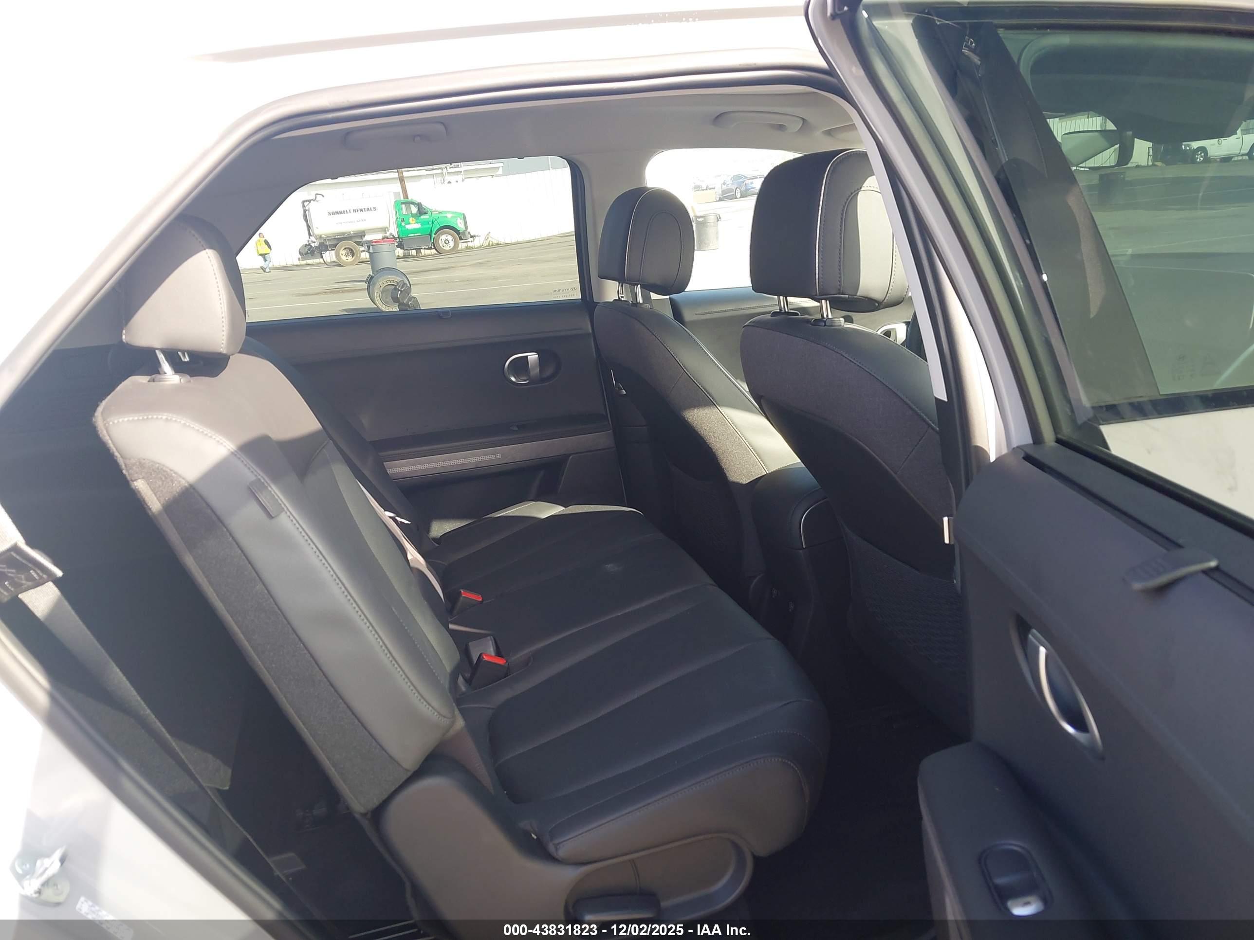 HYUNDAI IONIQ image 8