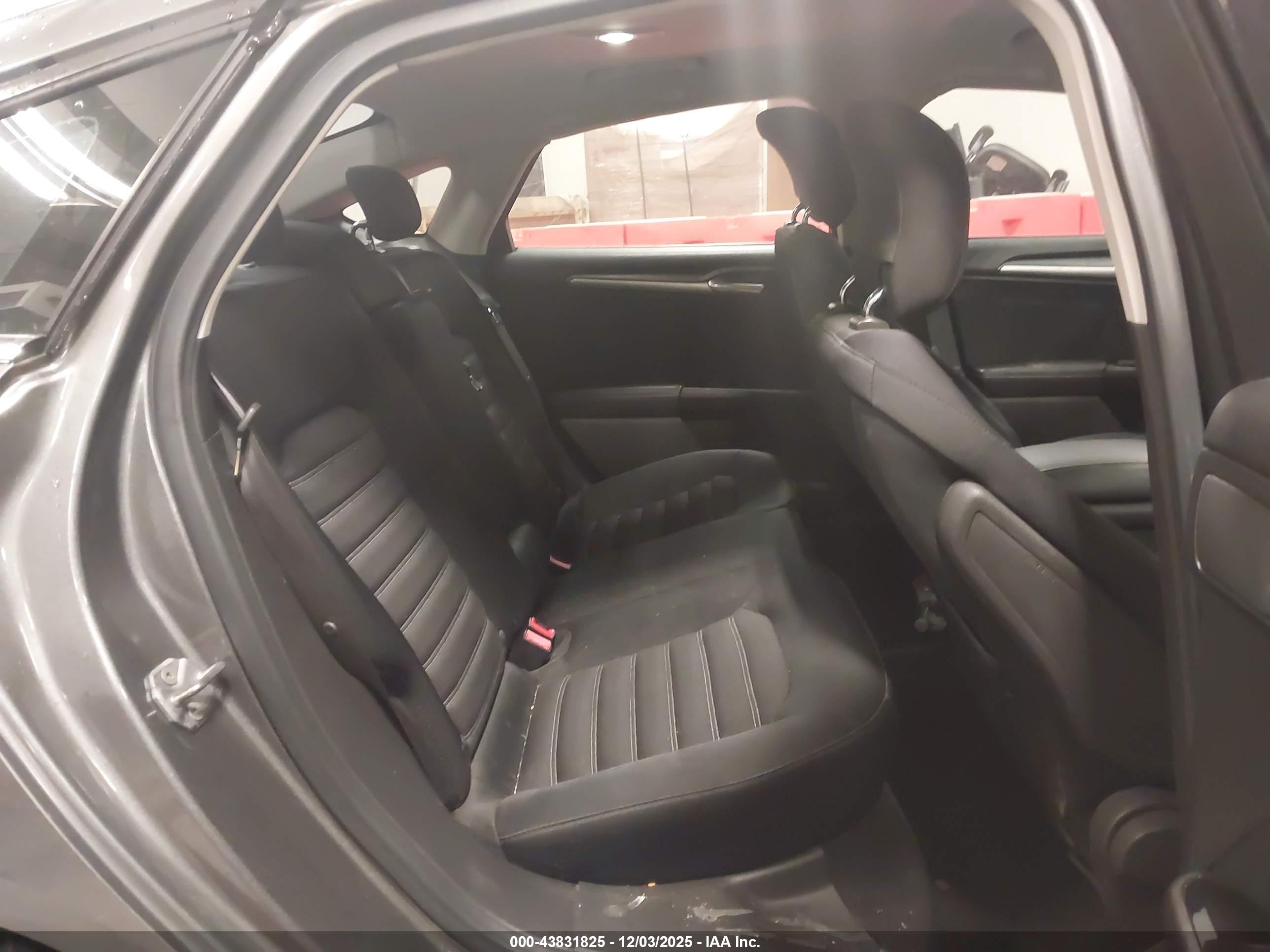 FORD FUSION image 8