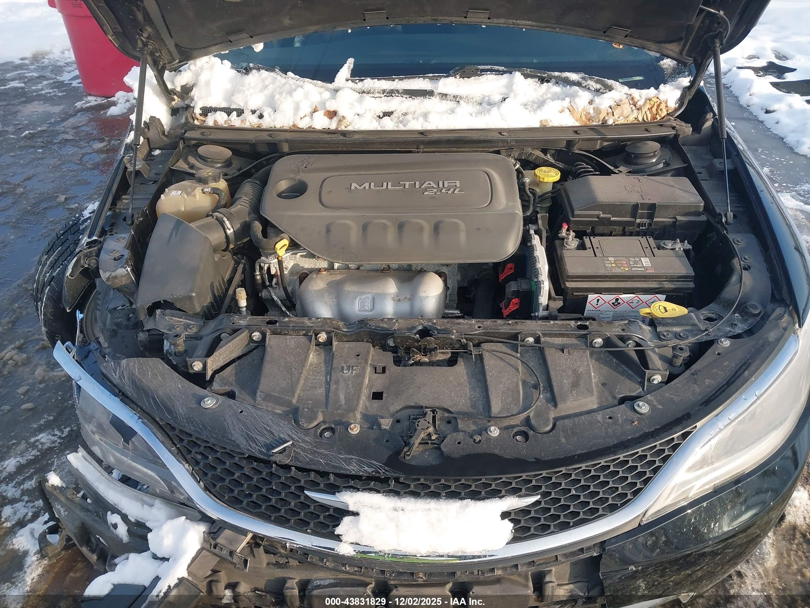 CHRYSLER 200 image 10