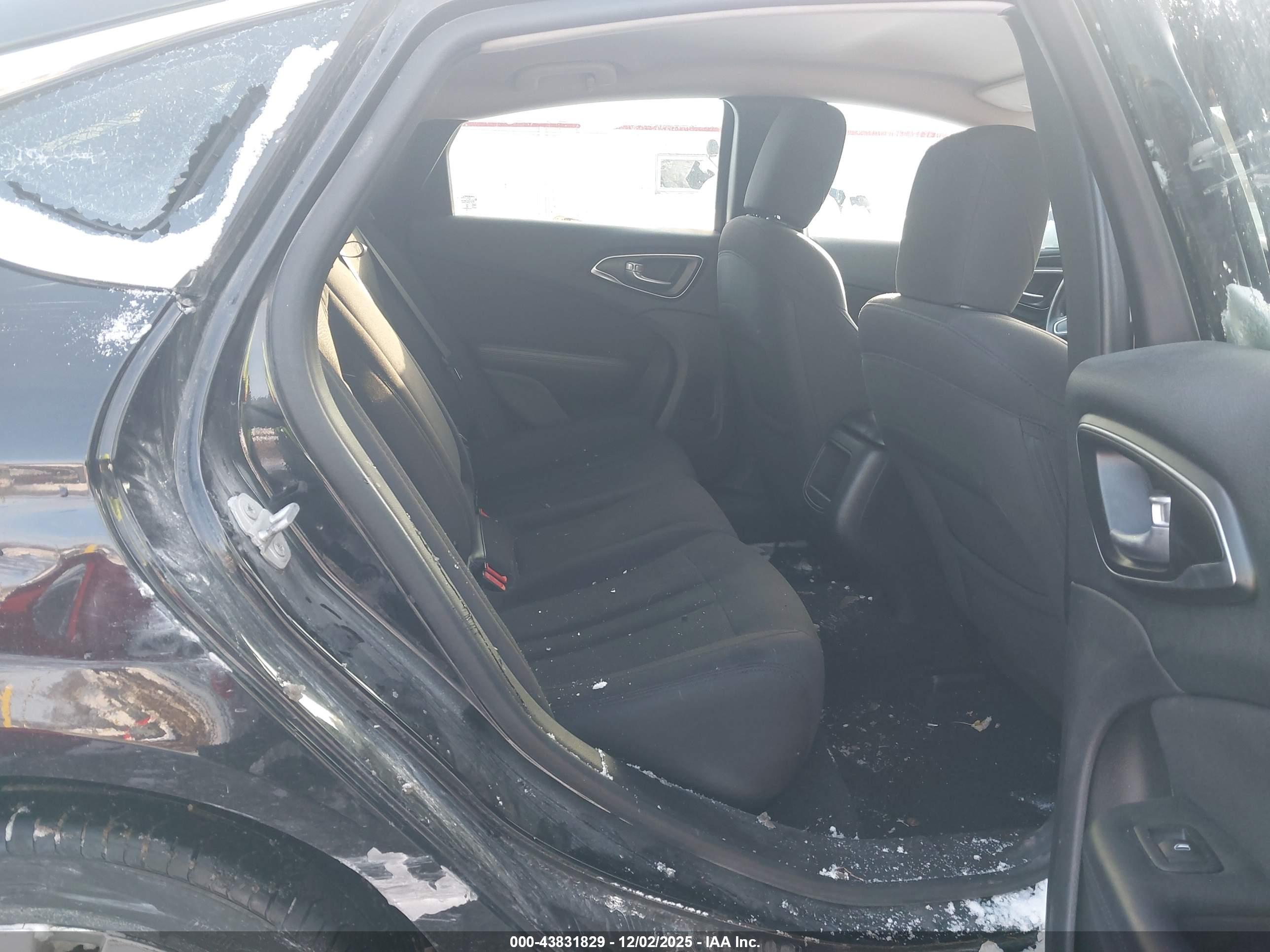 CHRYSLER 200 image 8