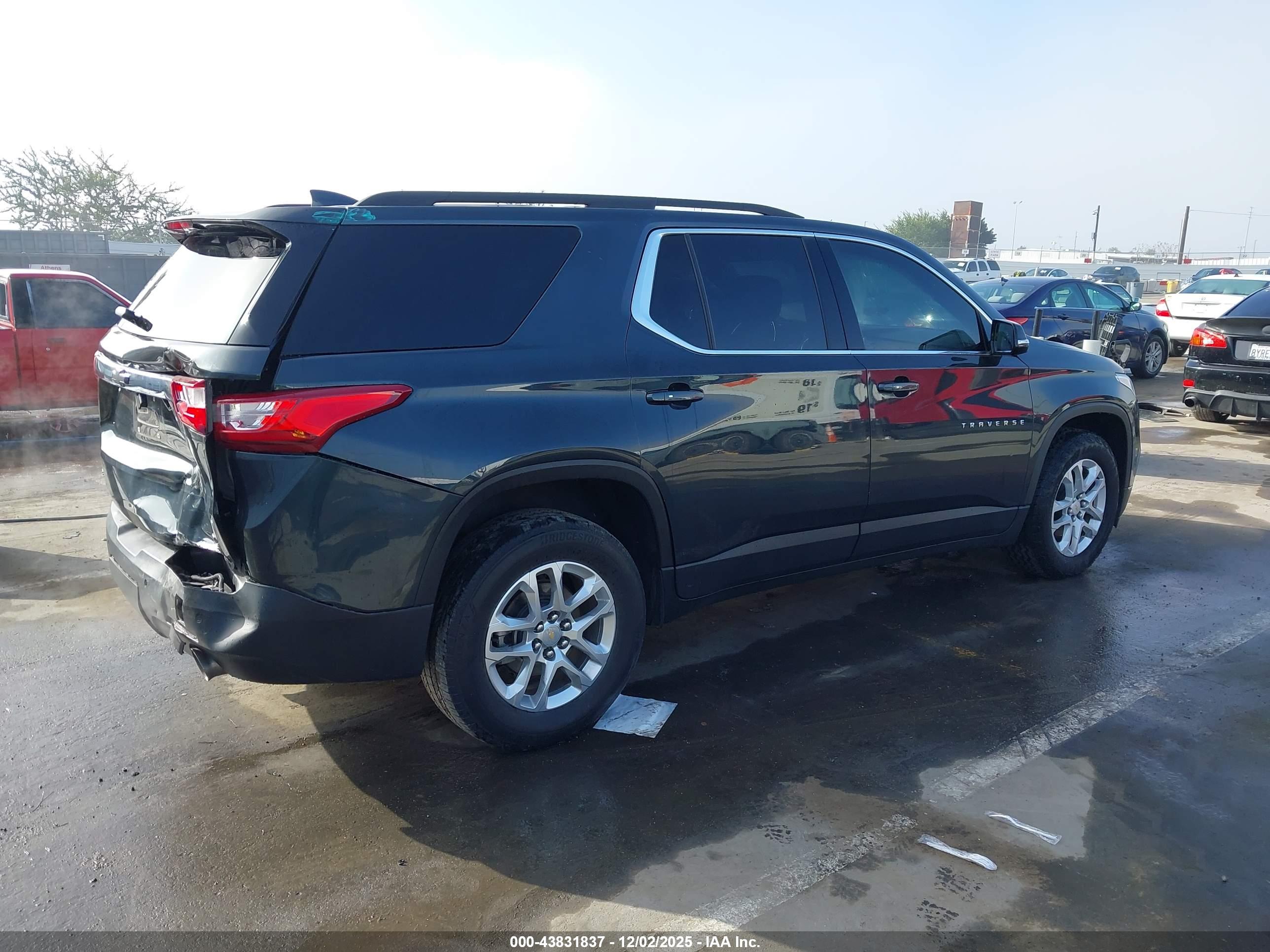 CHEVROLET TRAVERSE image 4