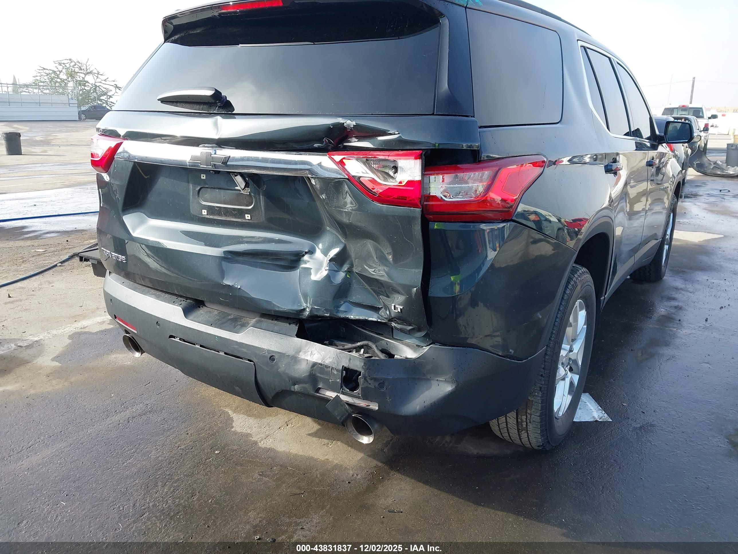 CHEVROLET TRAVERSE image 6
