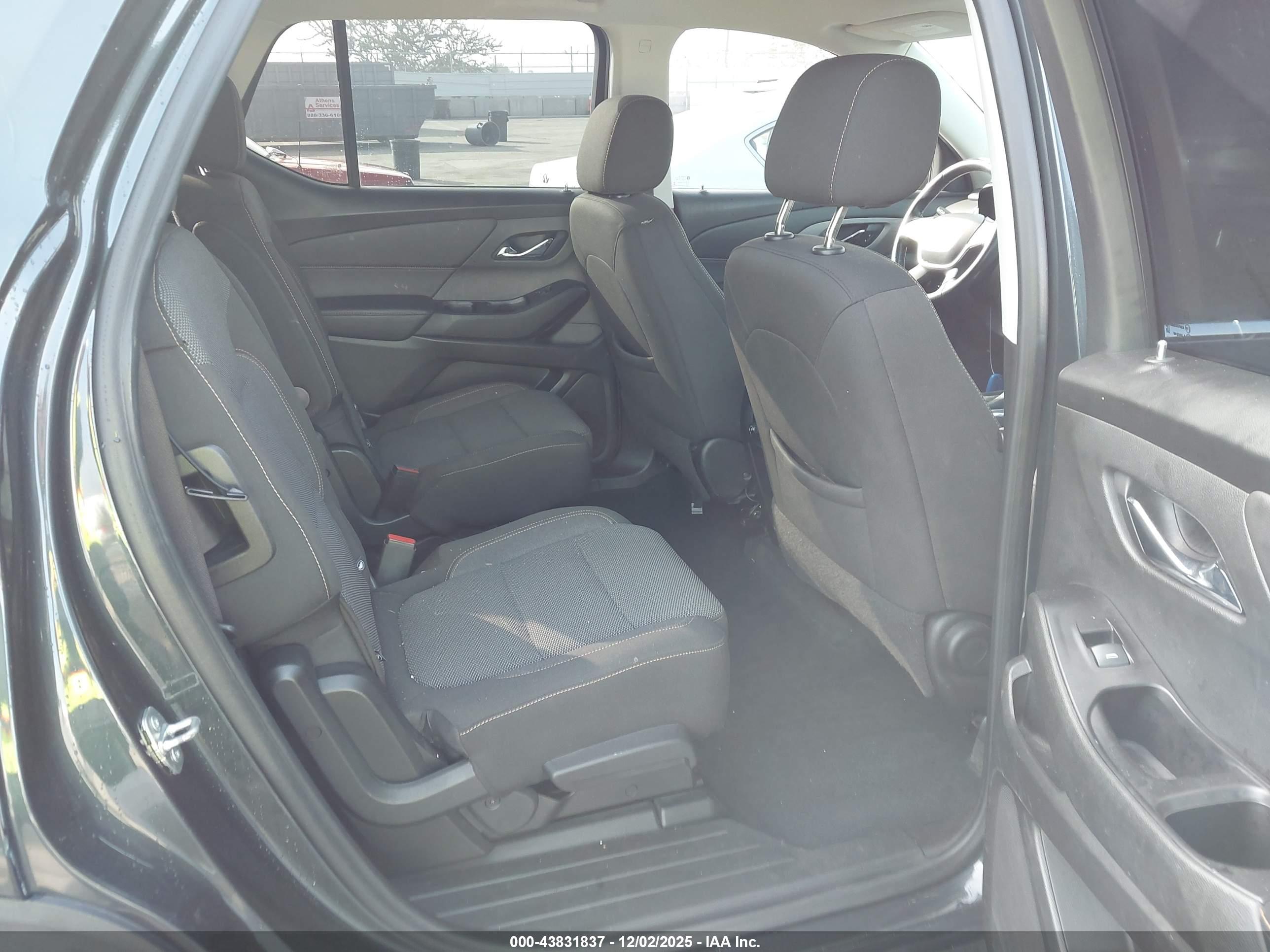 CHEVROLET TRAVERSE image 8