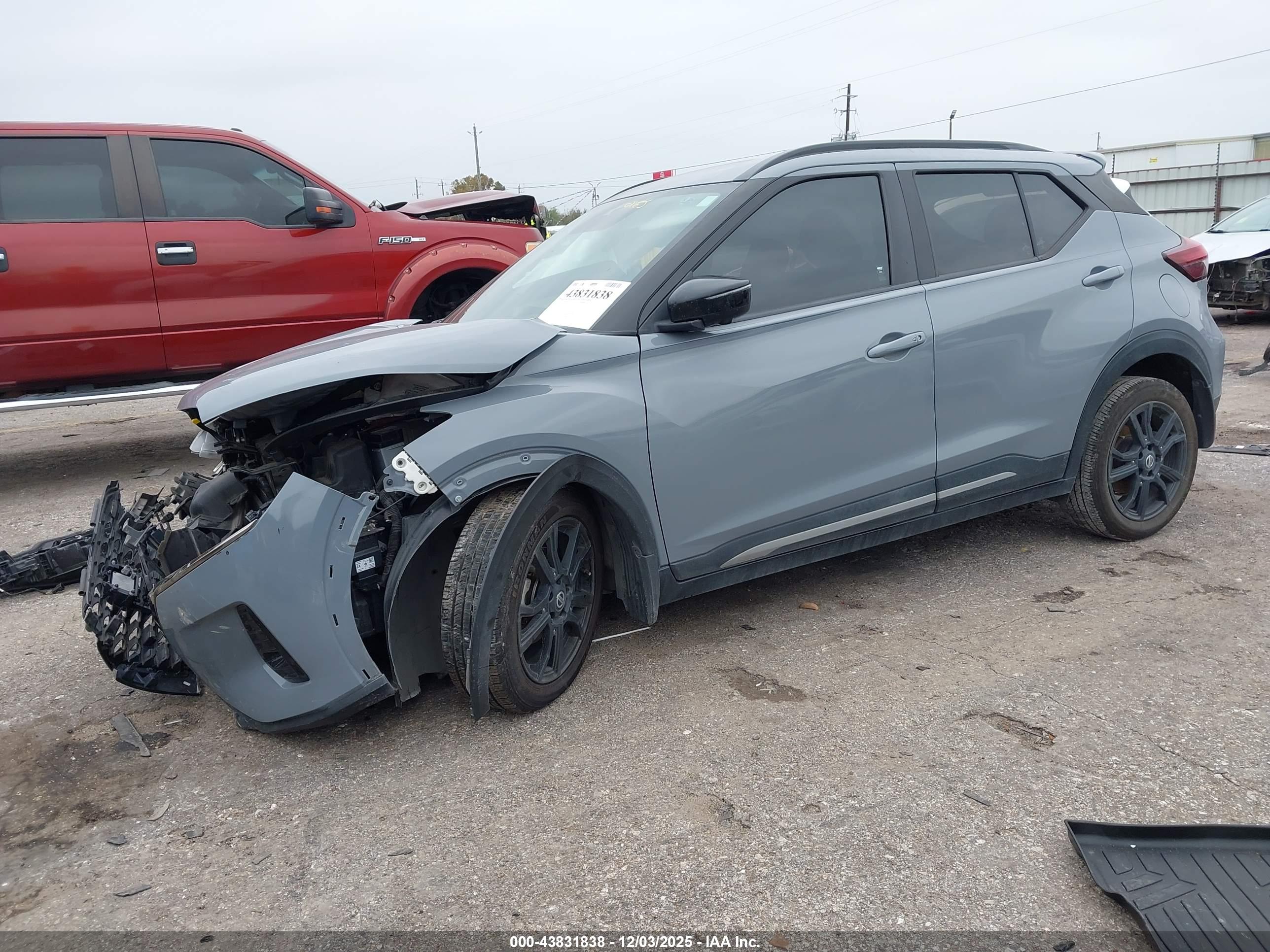 NISSAN KICKS image 2