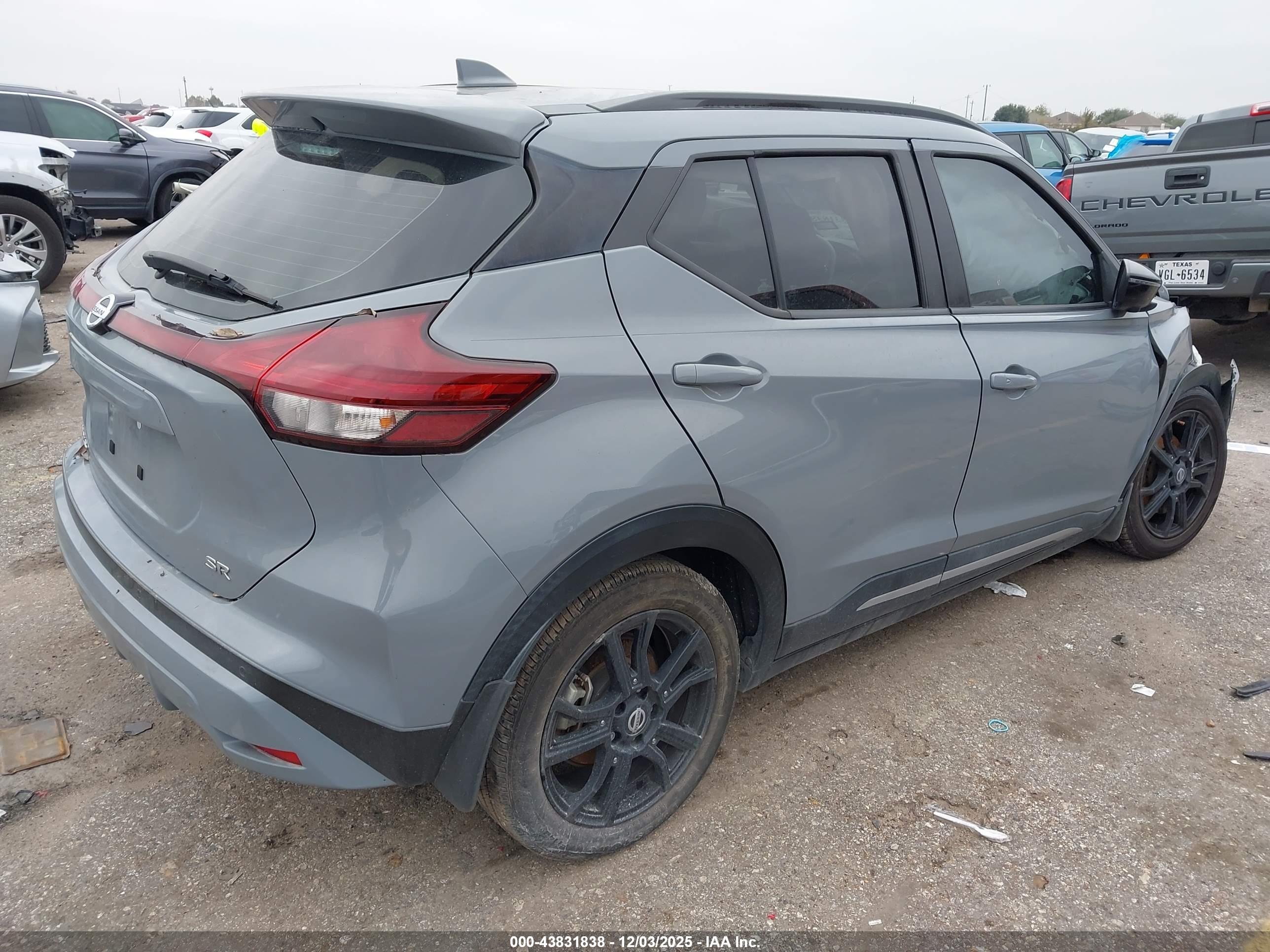 NISSAN KICKS image 4