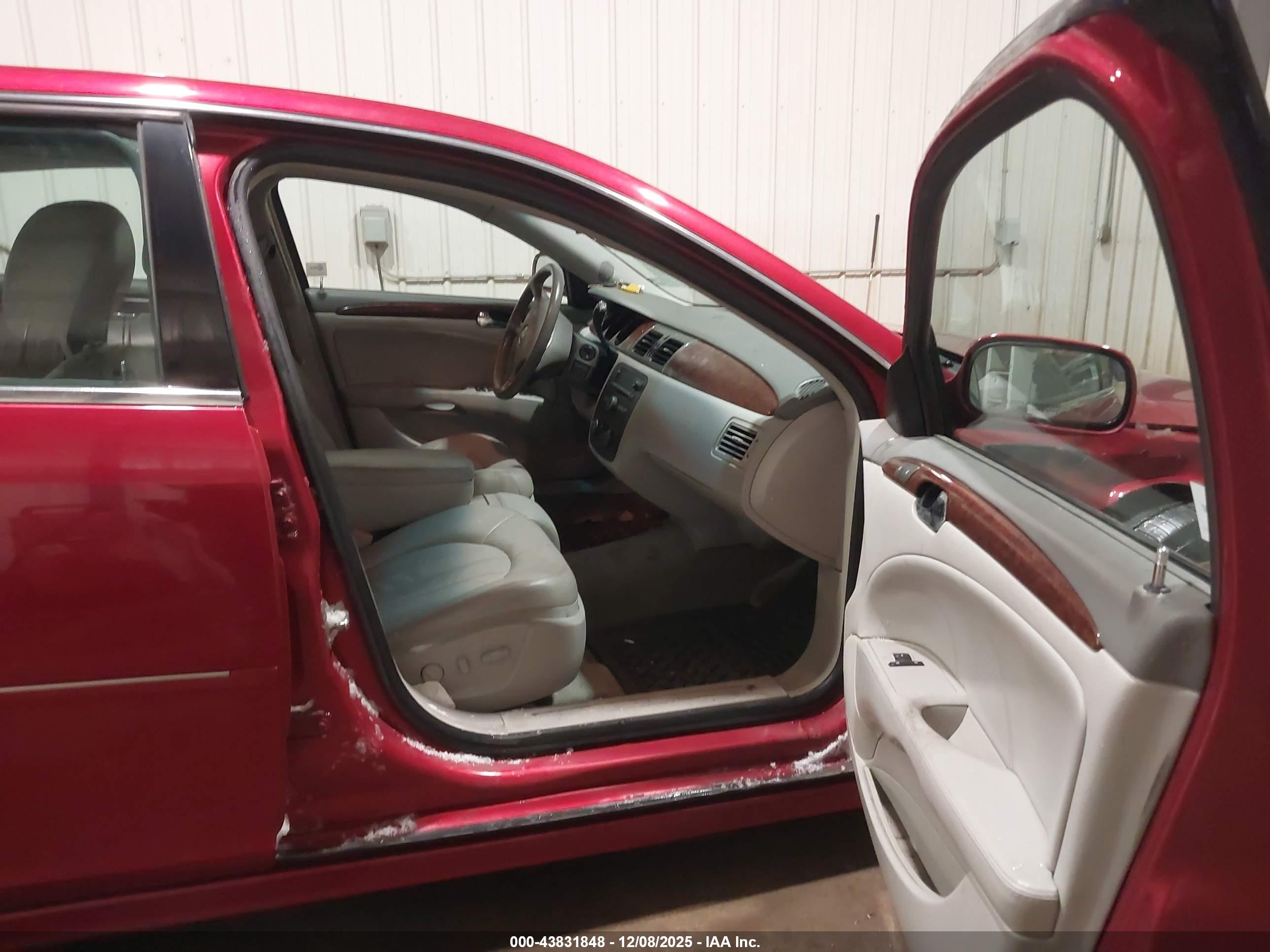 BUICK LUCERNE image 5
