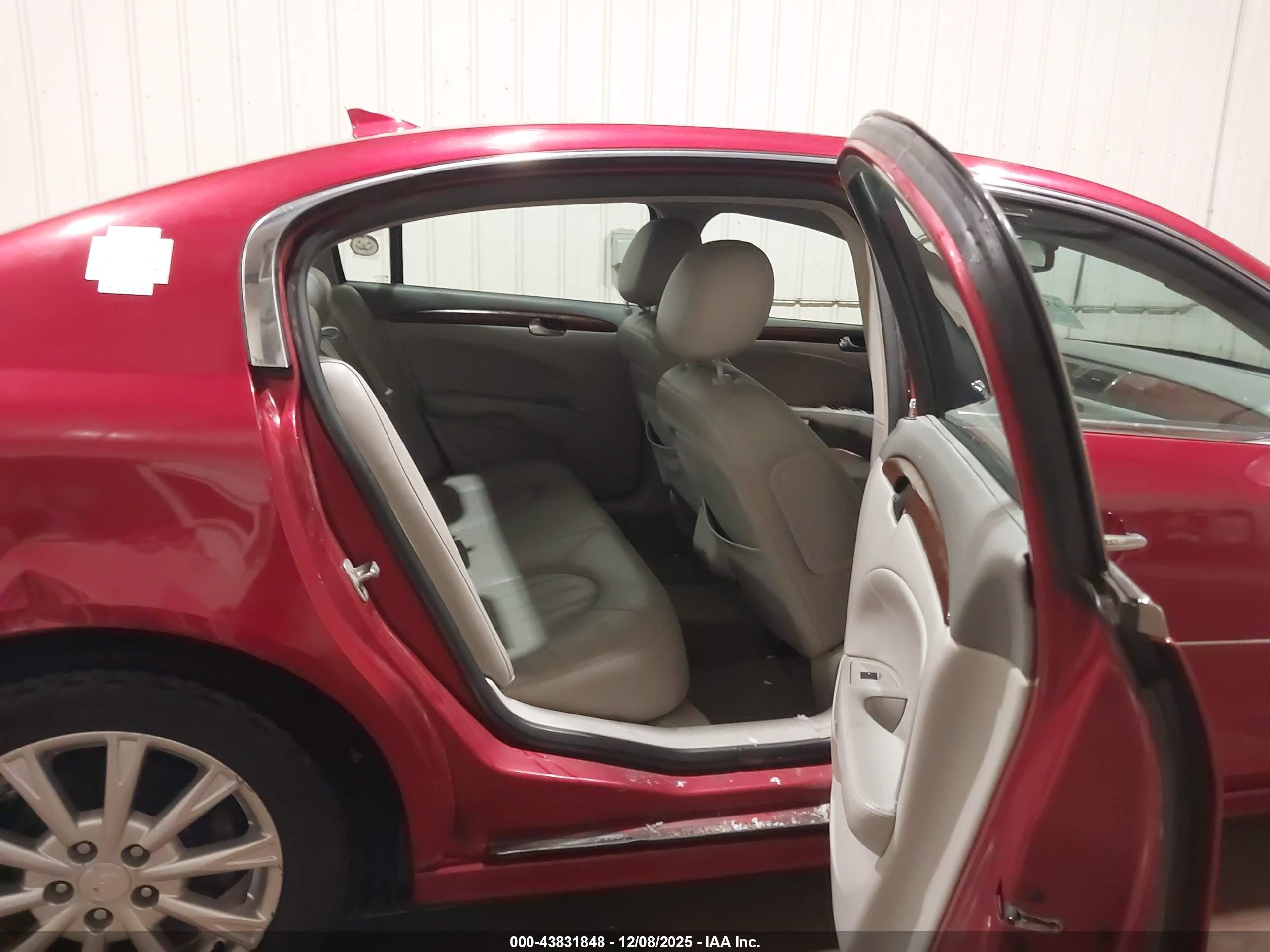 BUICK LUCERNE image 8