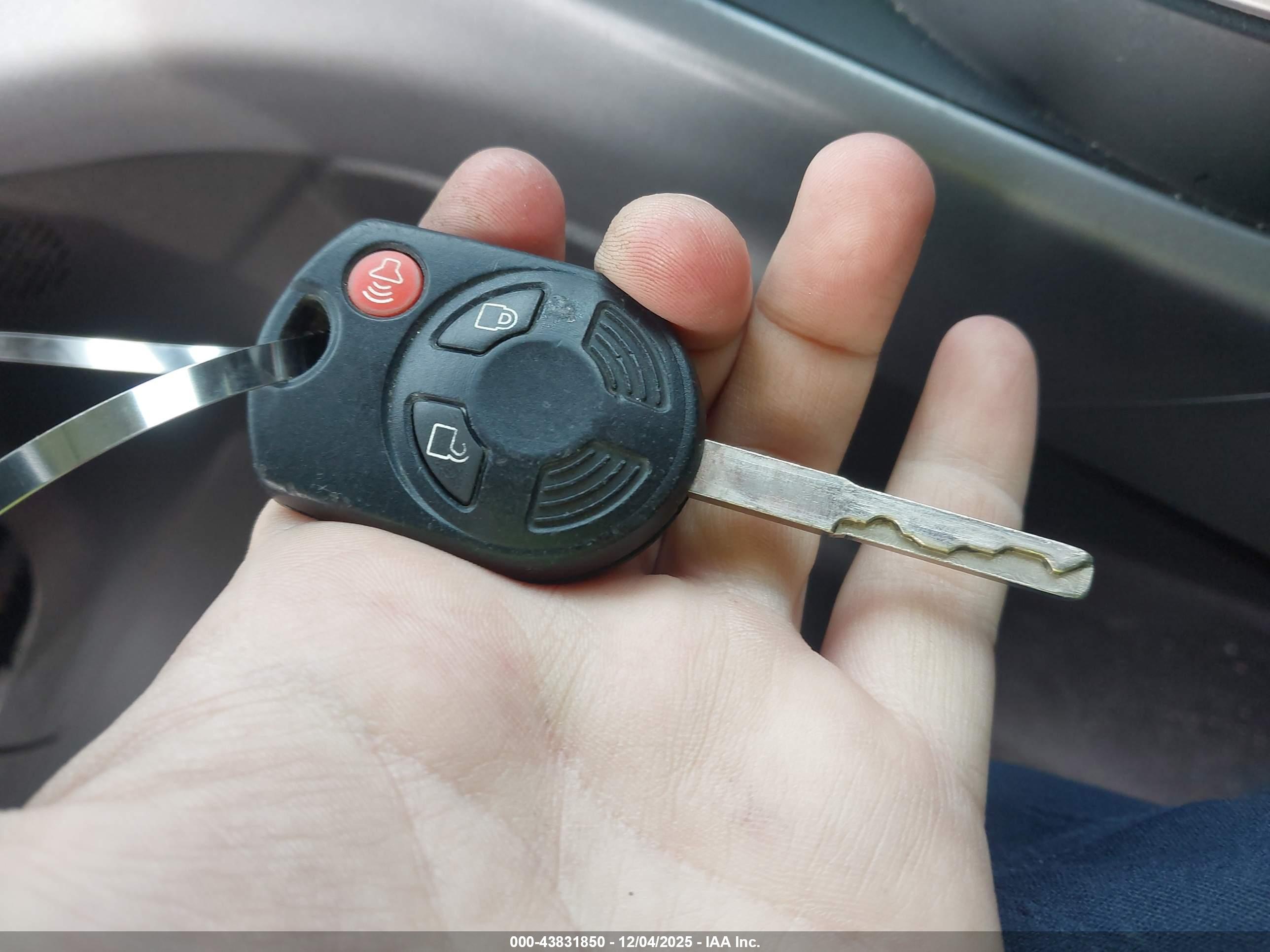 FORD ESCAPE image 11