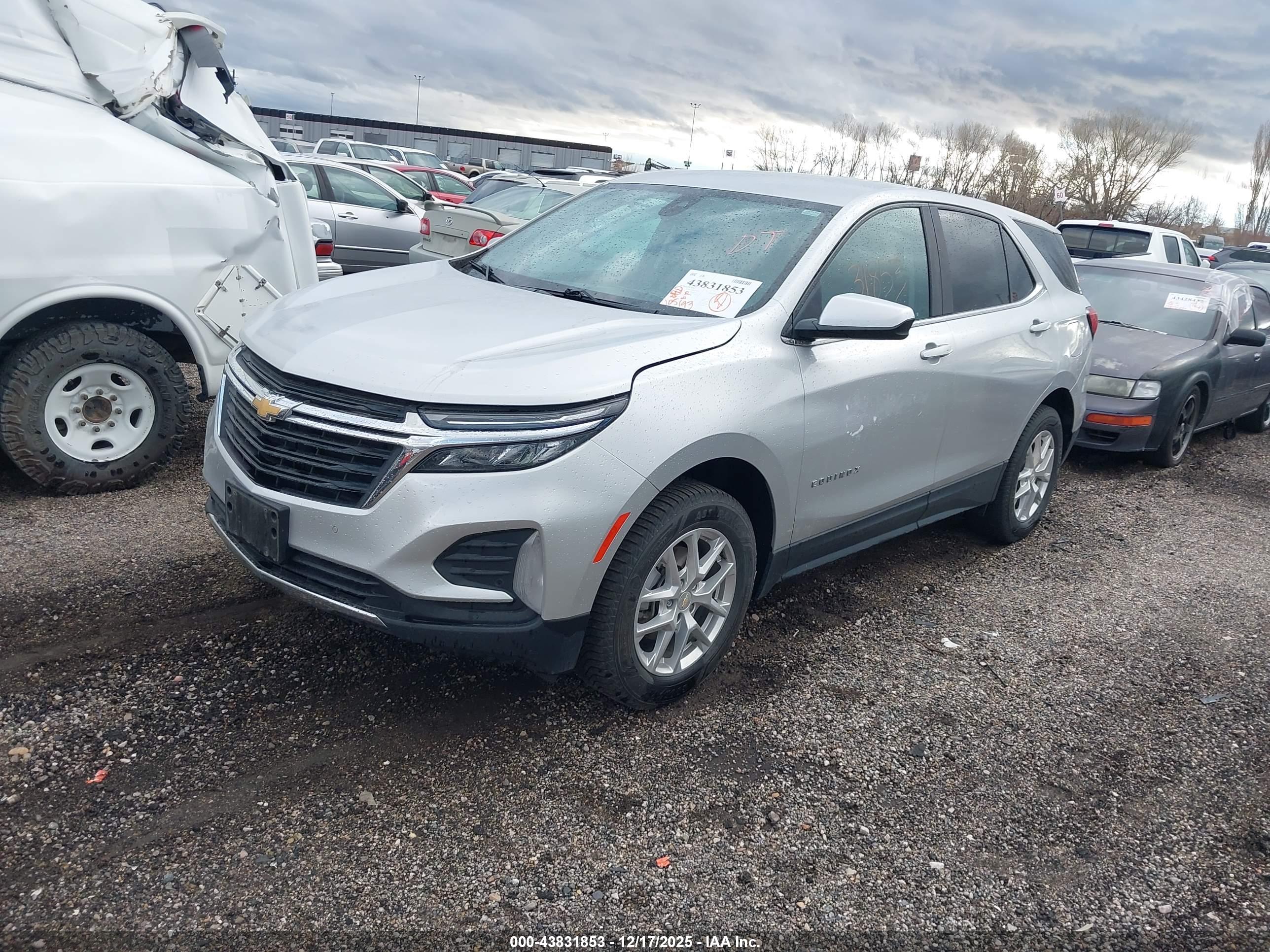 CHEVROLET EQUINOX image 2