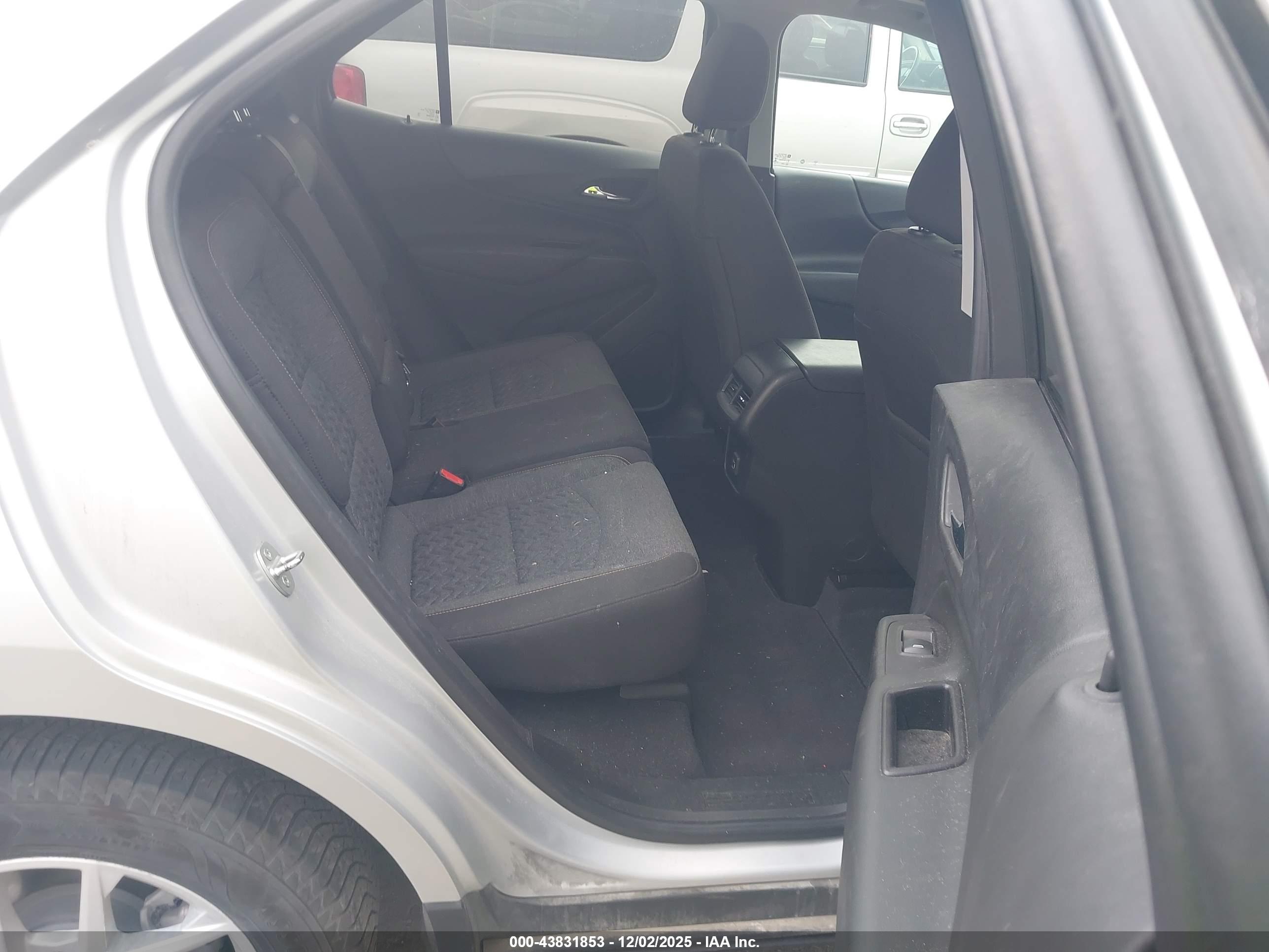 CHEVROLET EQUINOX image 8