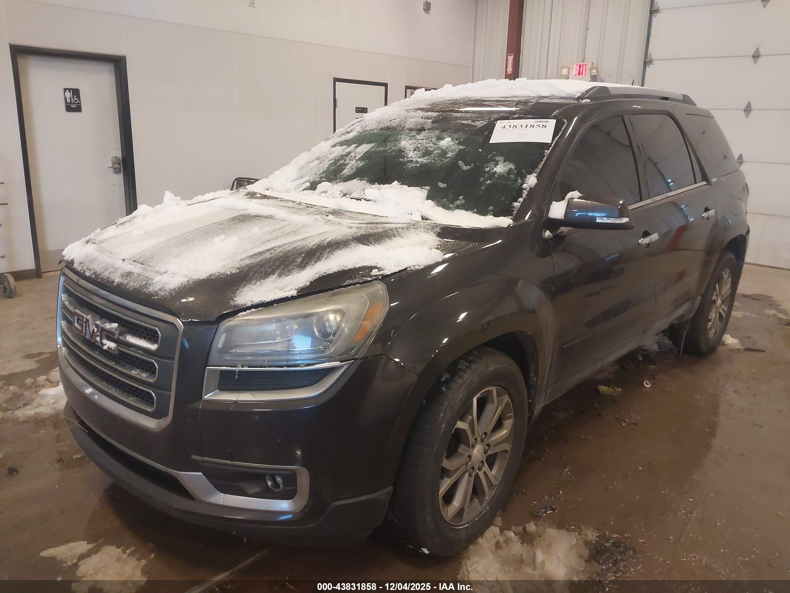 GMC ACADIA image 2
