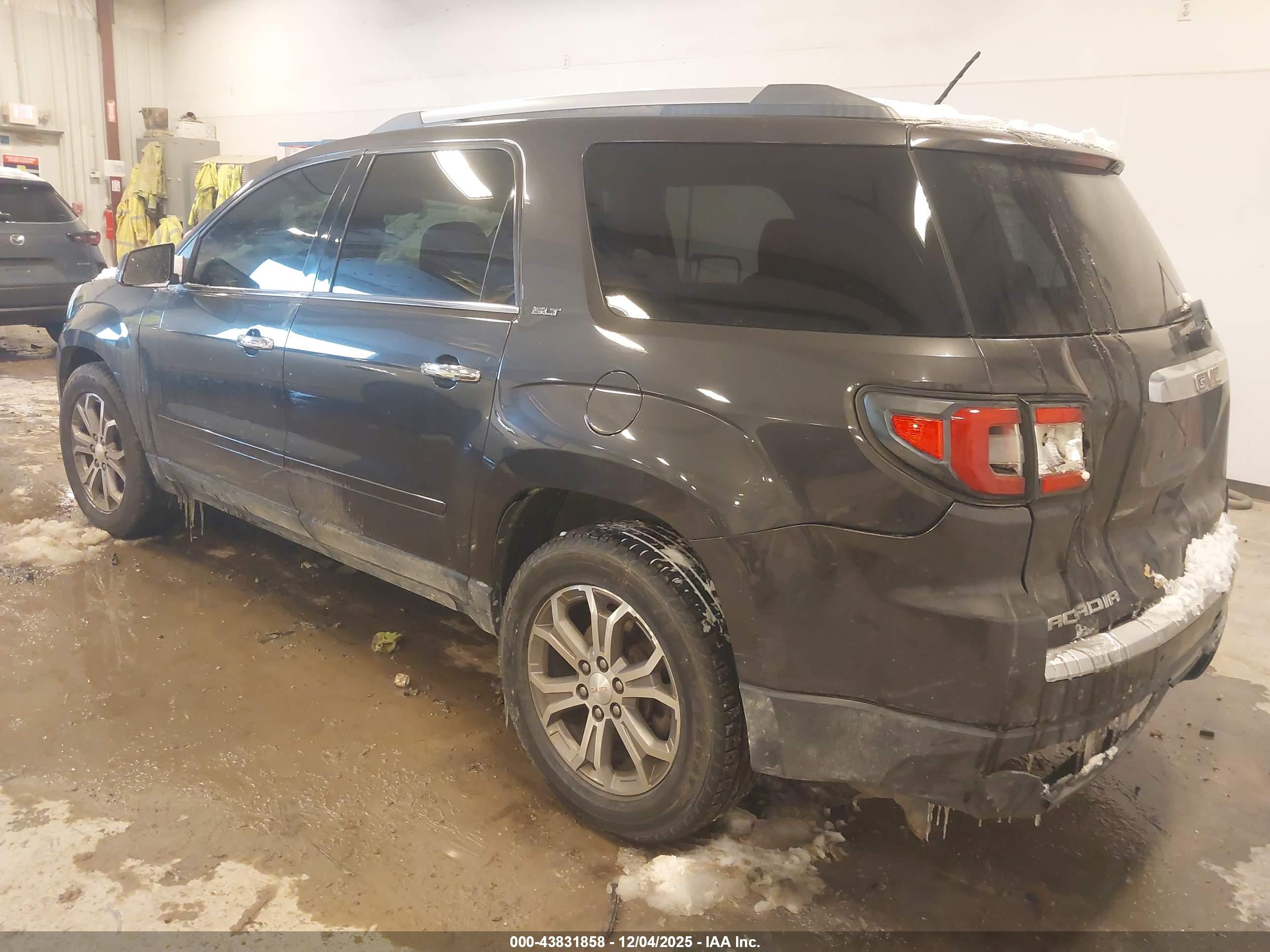 GMC ACADIA image 3