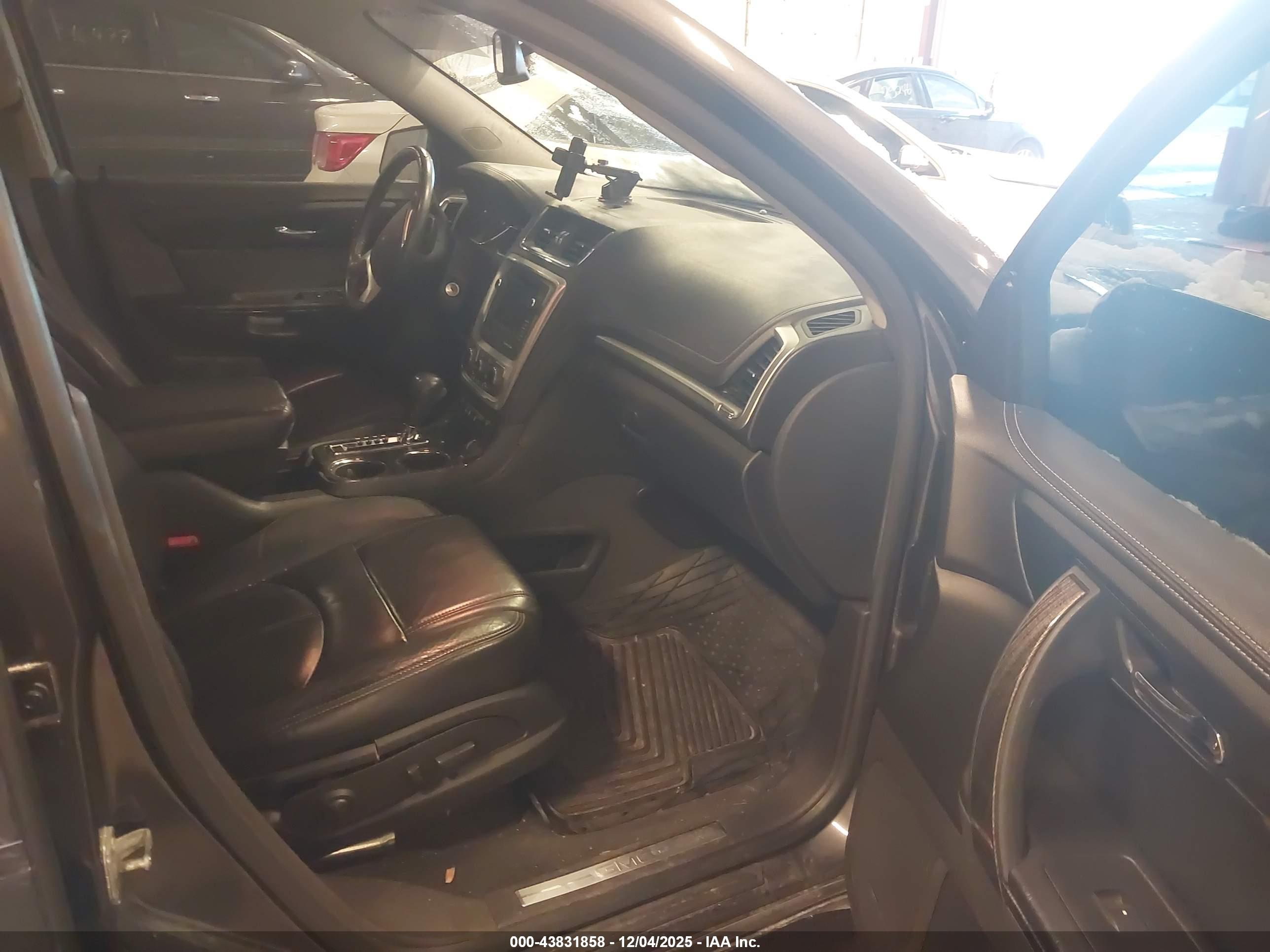 GMC ACADIA image 5