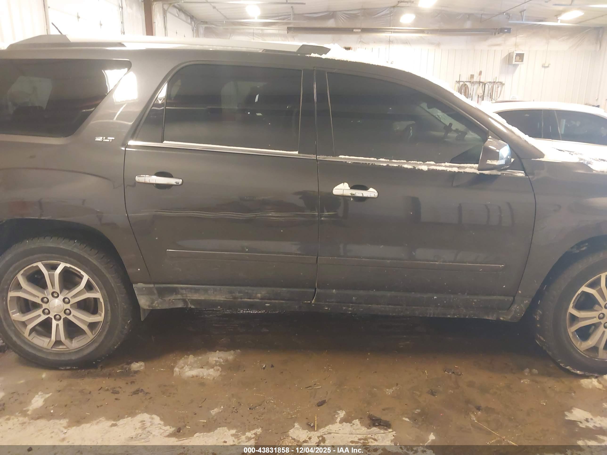 GMC ACADIA image 6
