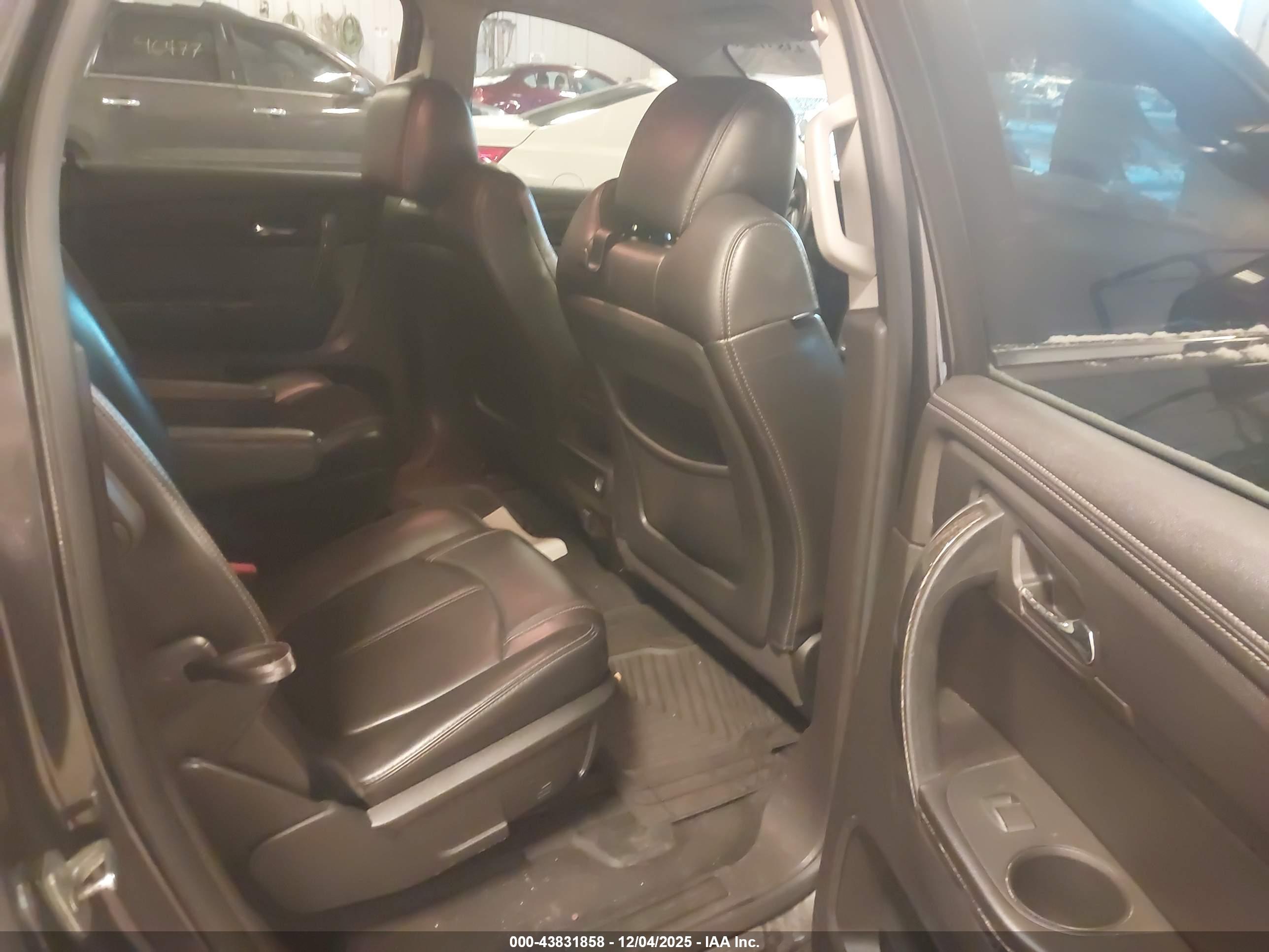 GMC ACADIA image 8