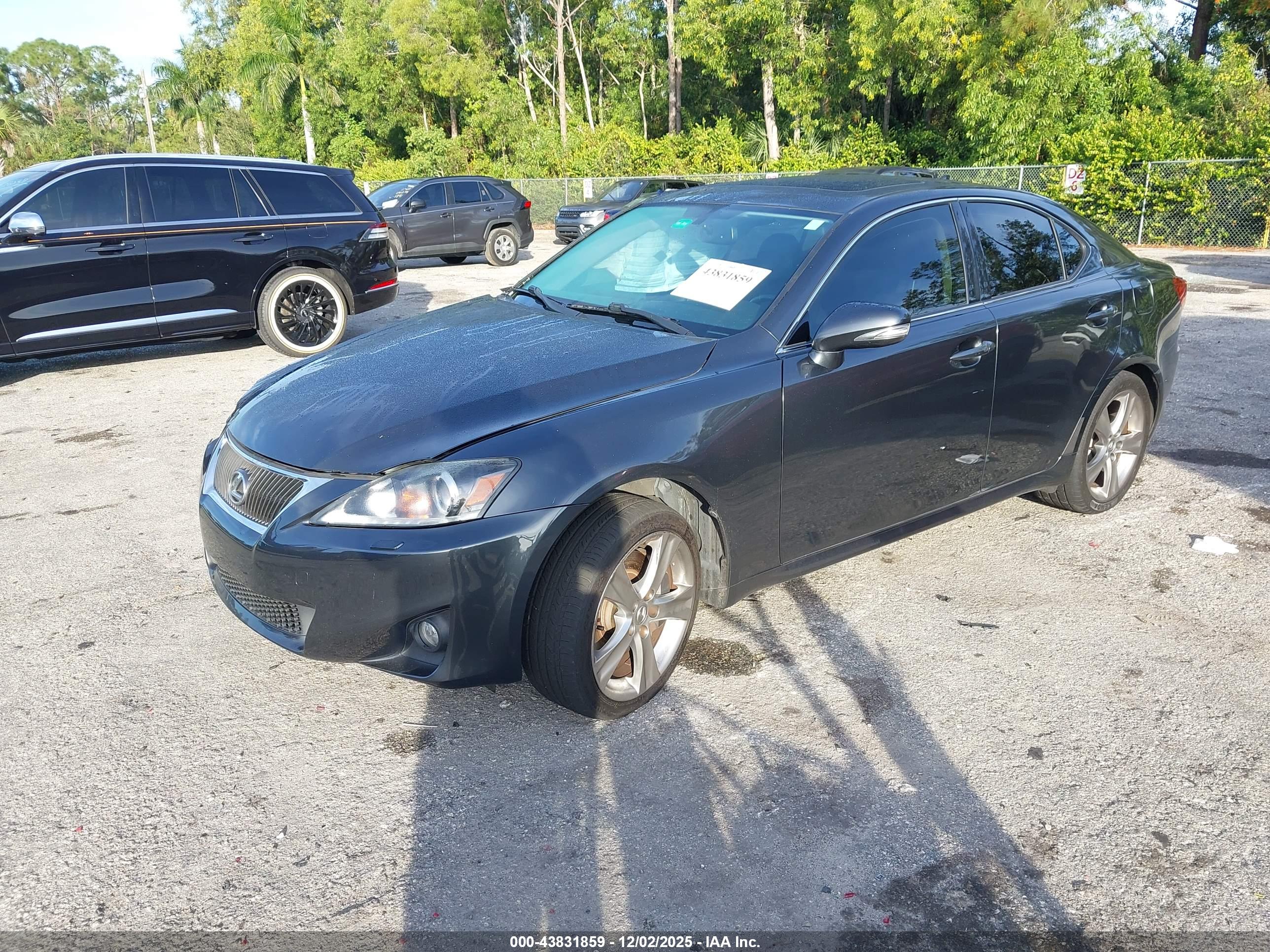 LEXUS IS image 2
