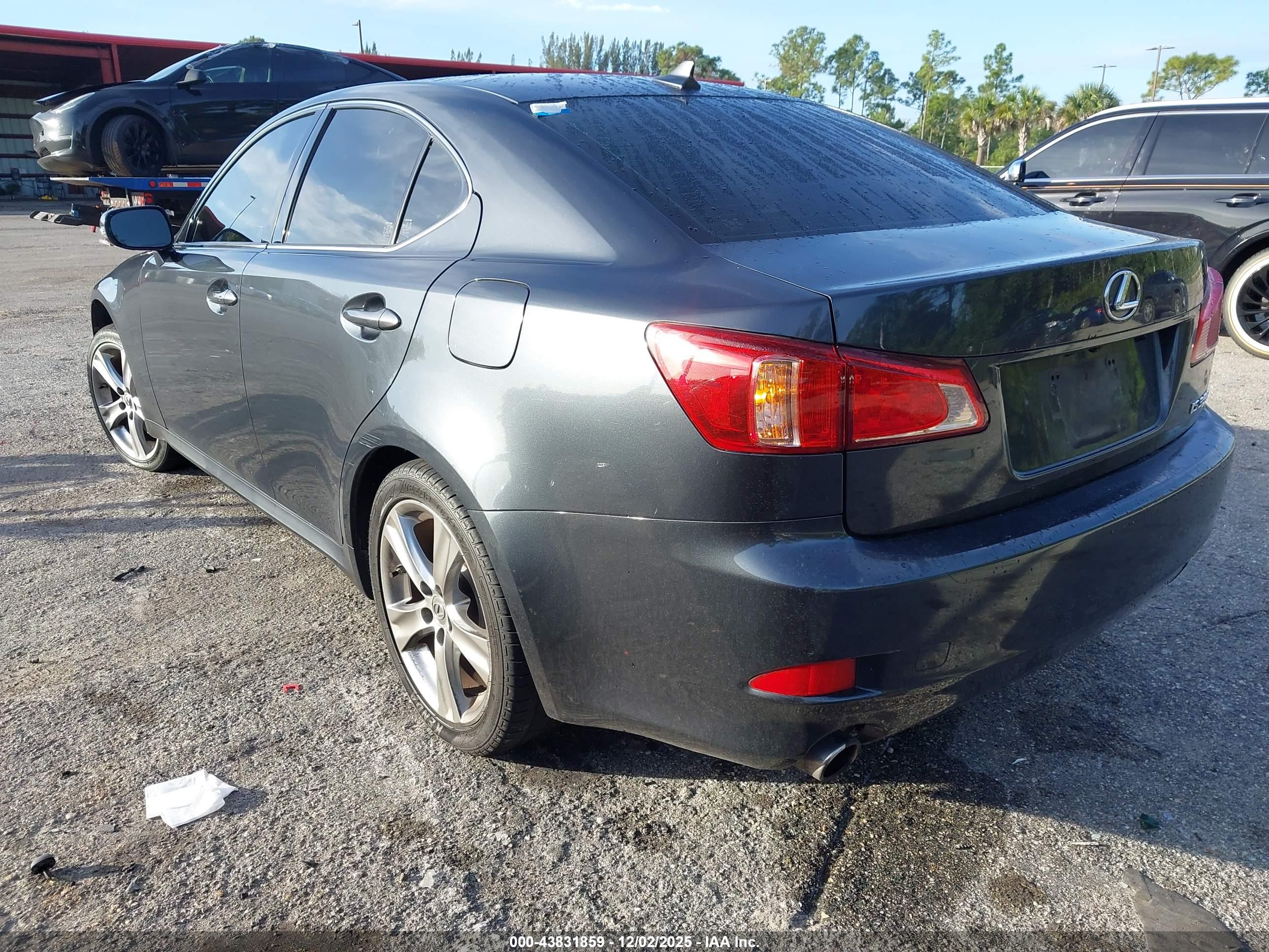 LEXUS IS image 3